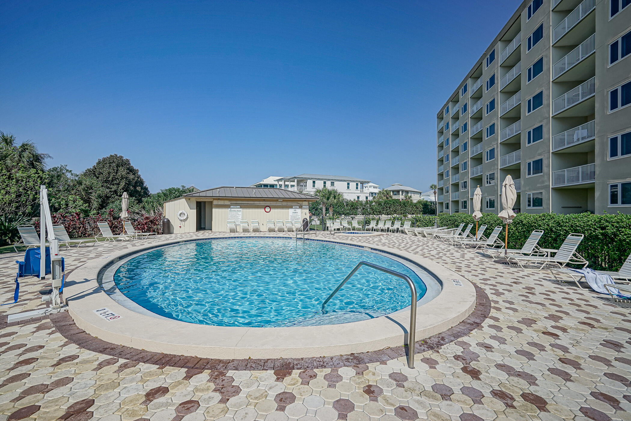 ISLANDER CONDO - Residential