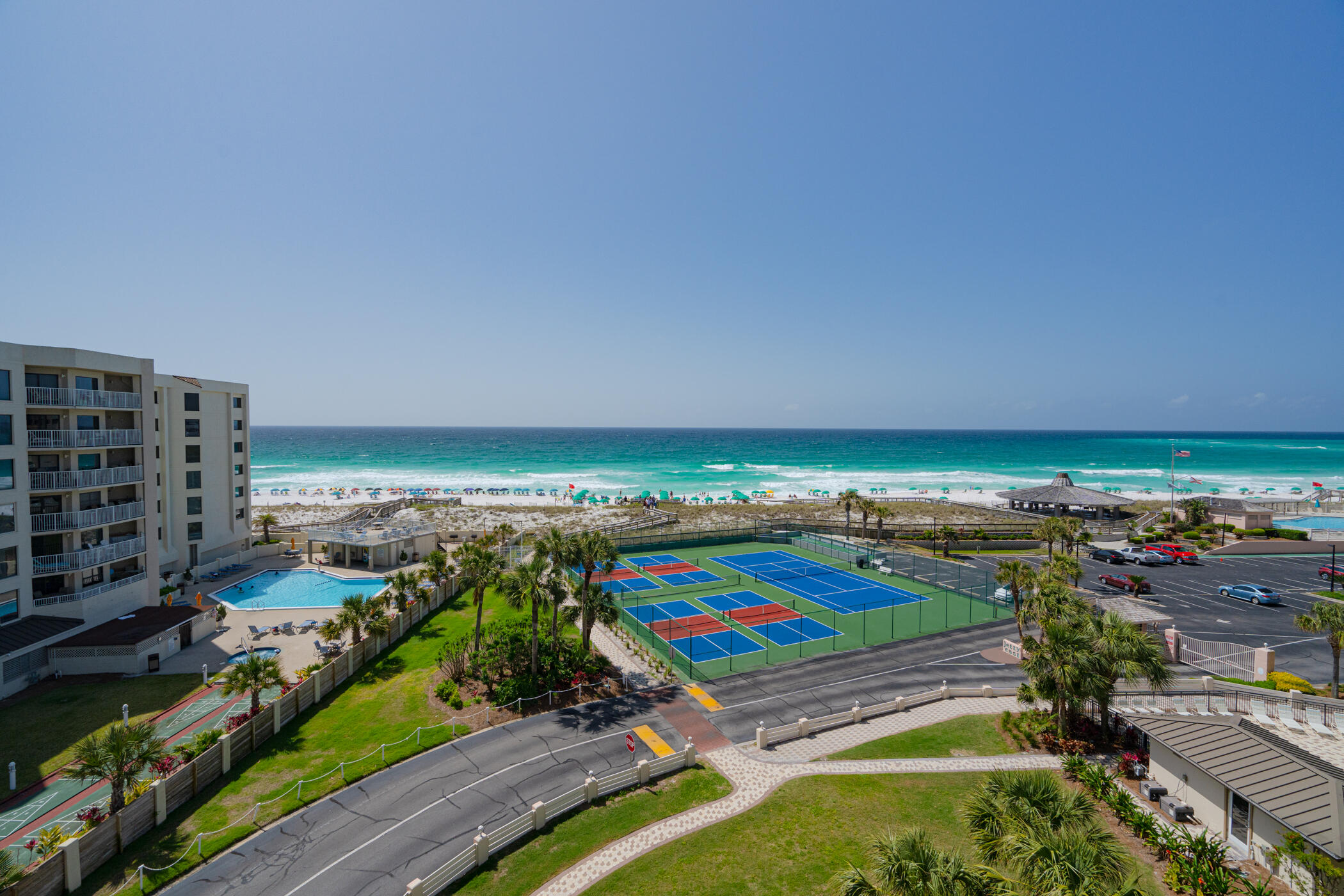 ISLANDER CONDO - Residential