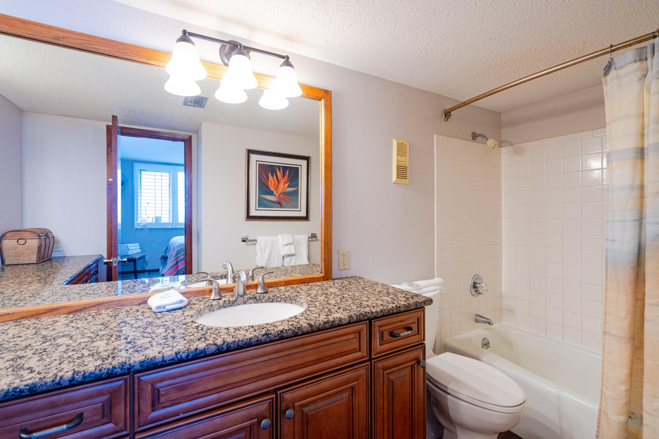 ISLANDER CONDO - Residential