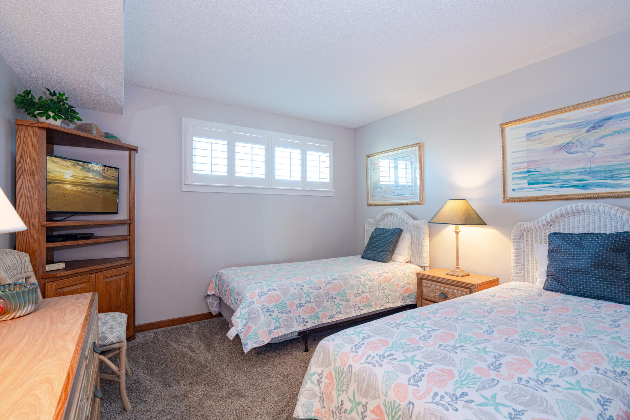 ISLANDER CONDO - Residential
