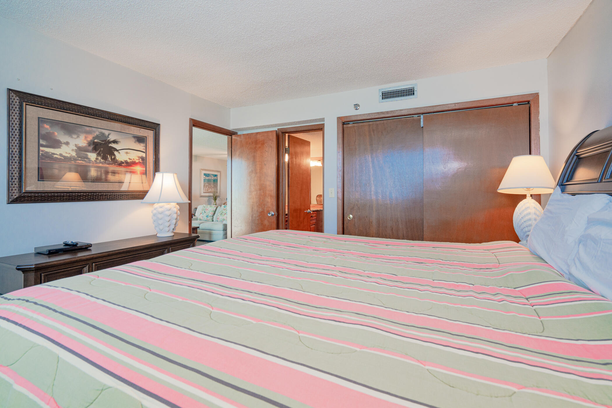 ISLANDER CONDO - Residential