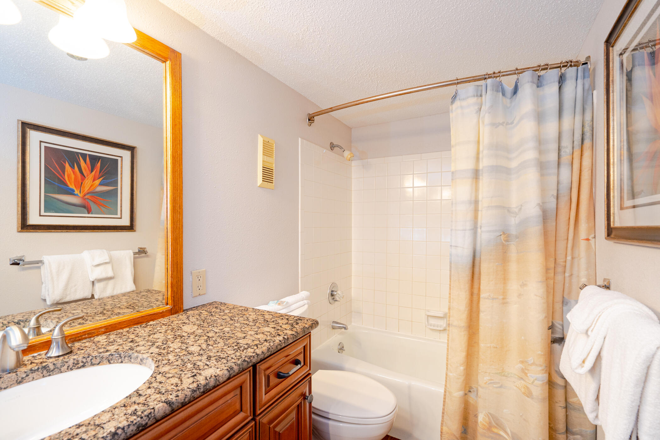 ISLANDER CONDO - Residential