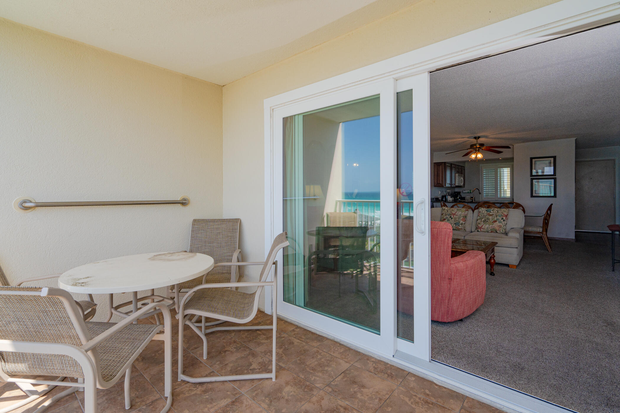ISLANDER CONDO - Residential