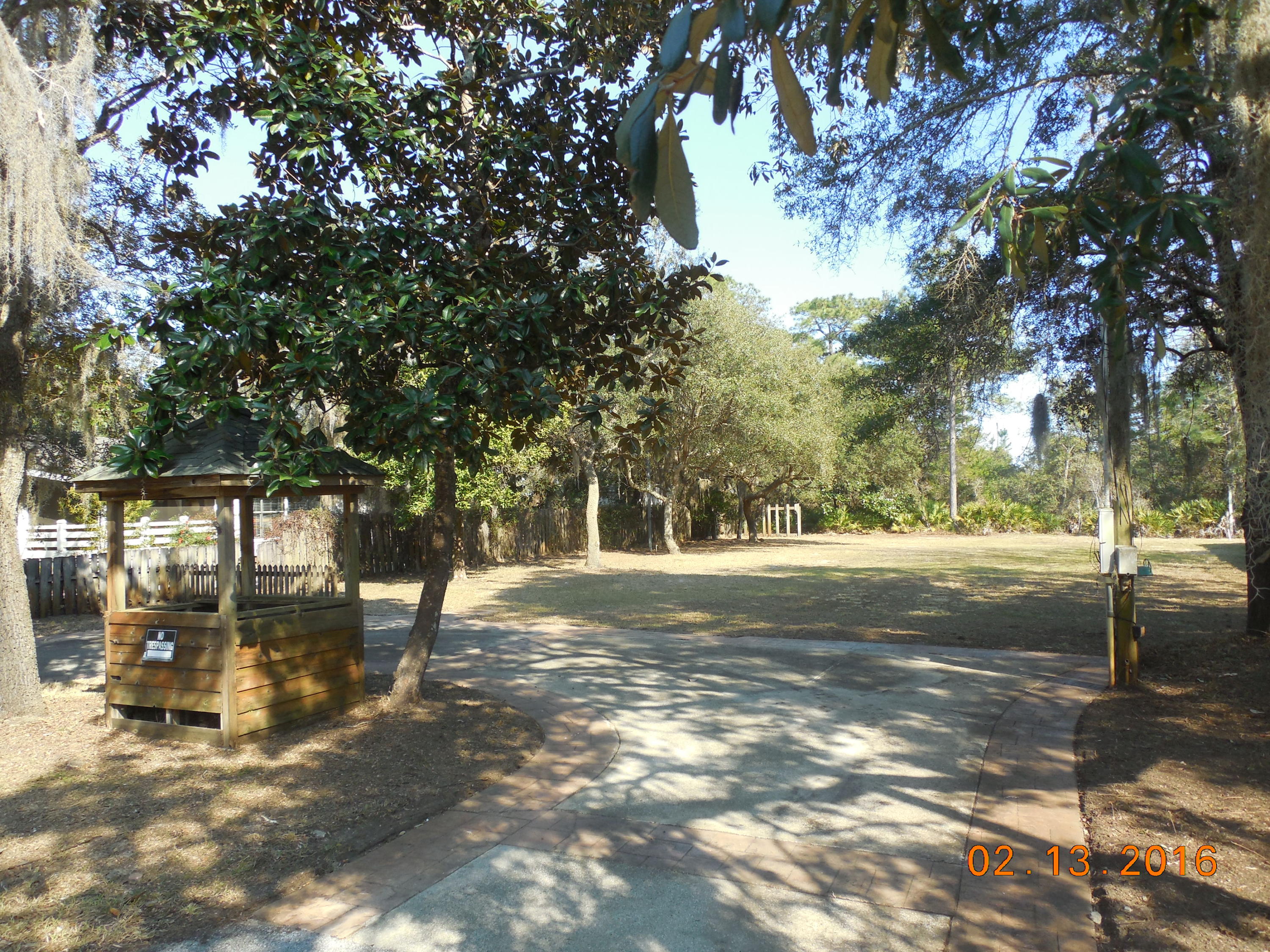 TURQUOISE BEACH - Land