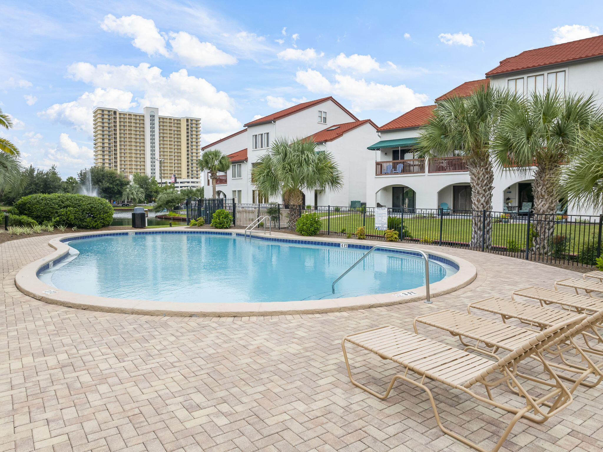 Plaza of St. Thomas - Residential