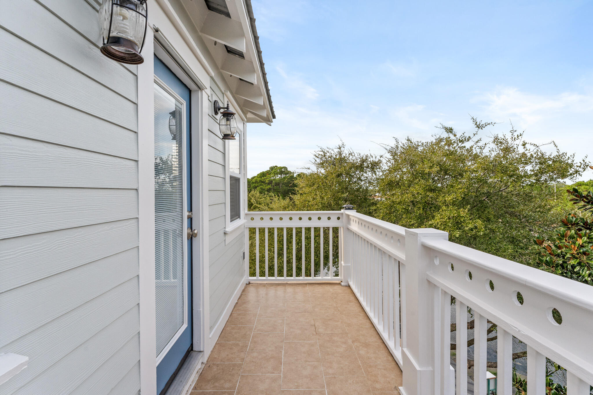 EMERALD WATERS VILLAGE - Residential