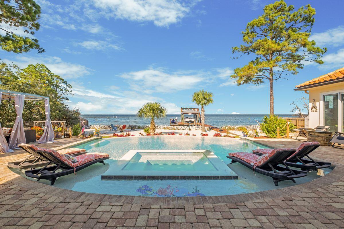 CREEKWATER BAY ESTATES UNREC - Residential