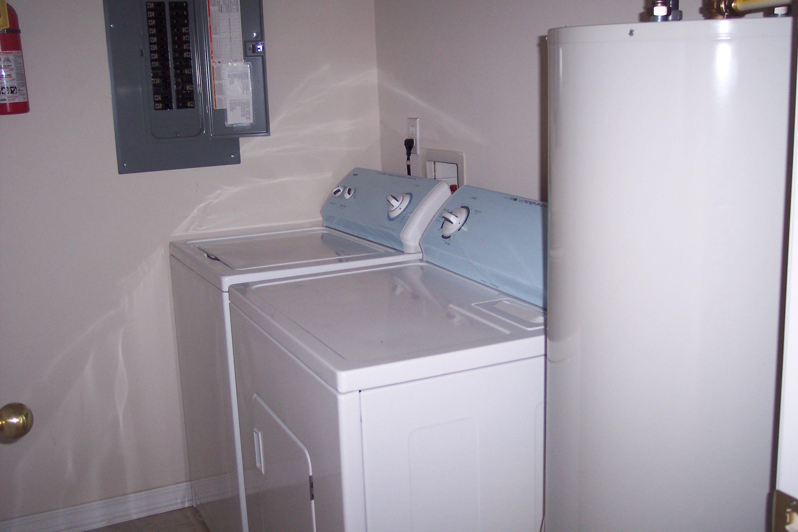 COLLEGE COURTYARD APARTMENTS - Residential Lease