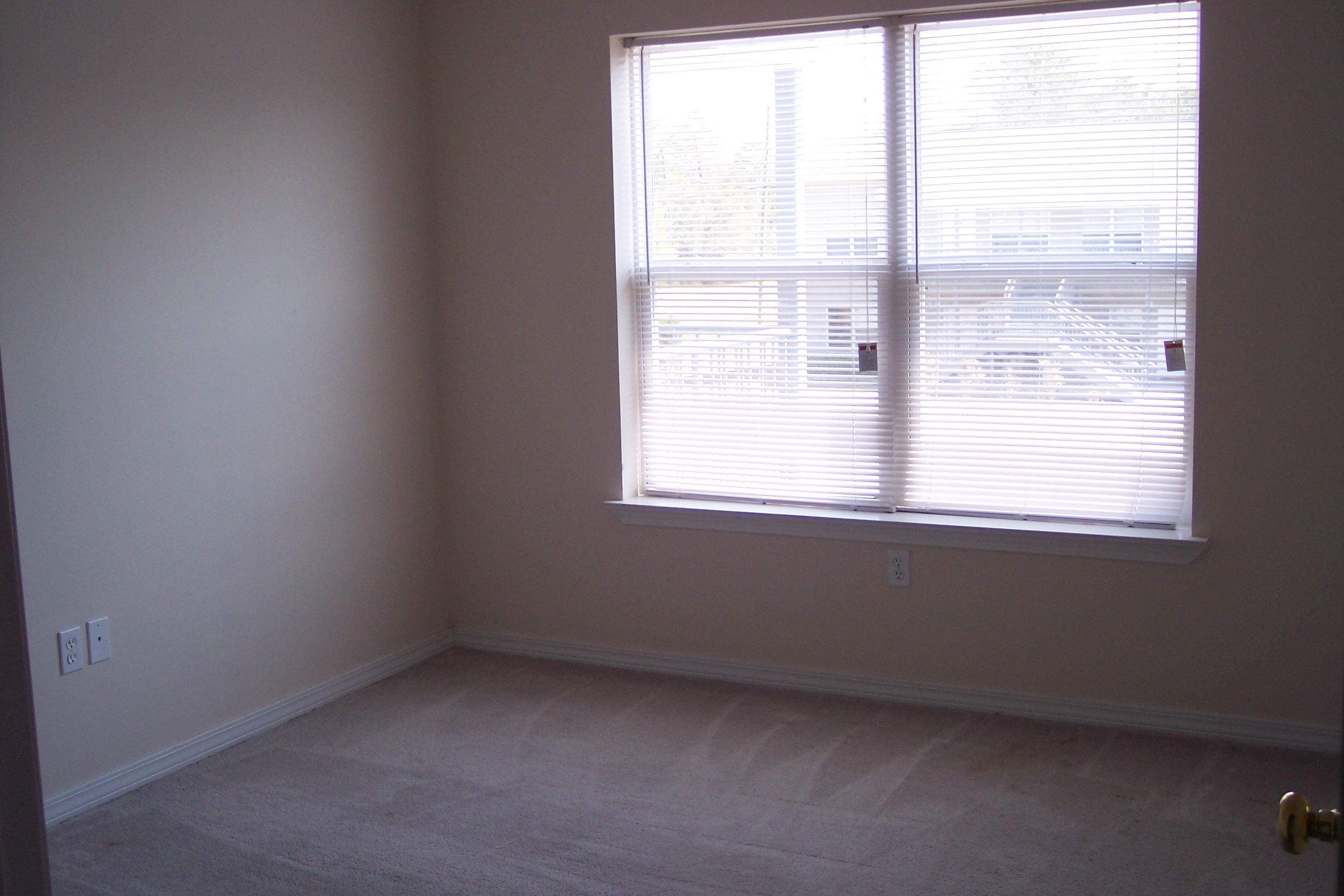 COLLEGE COURTYARD APARTMENTS - Residential Lease