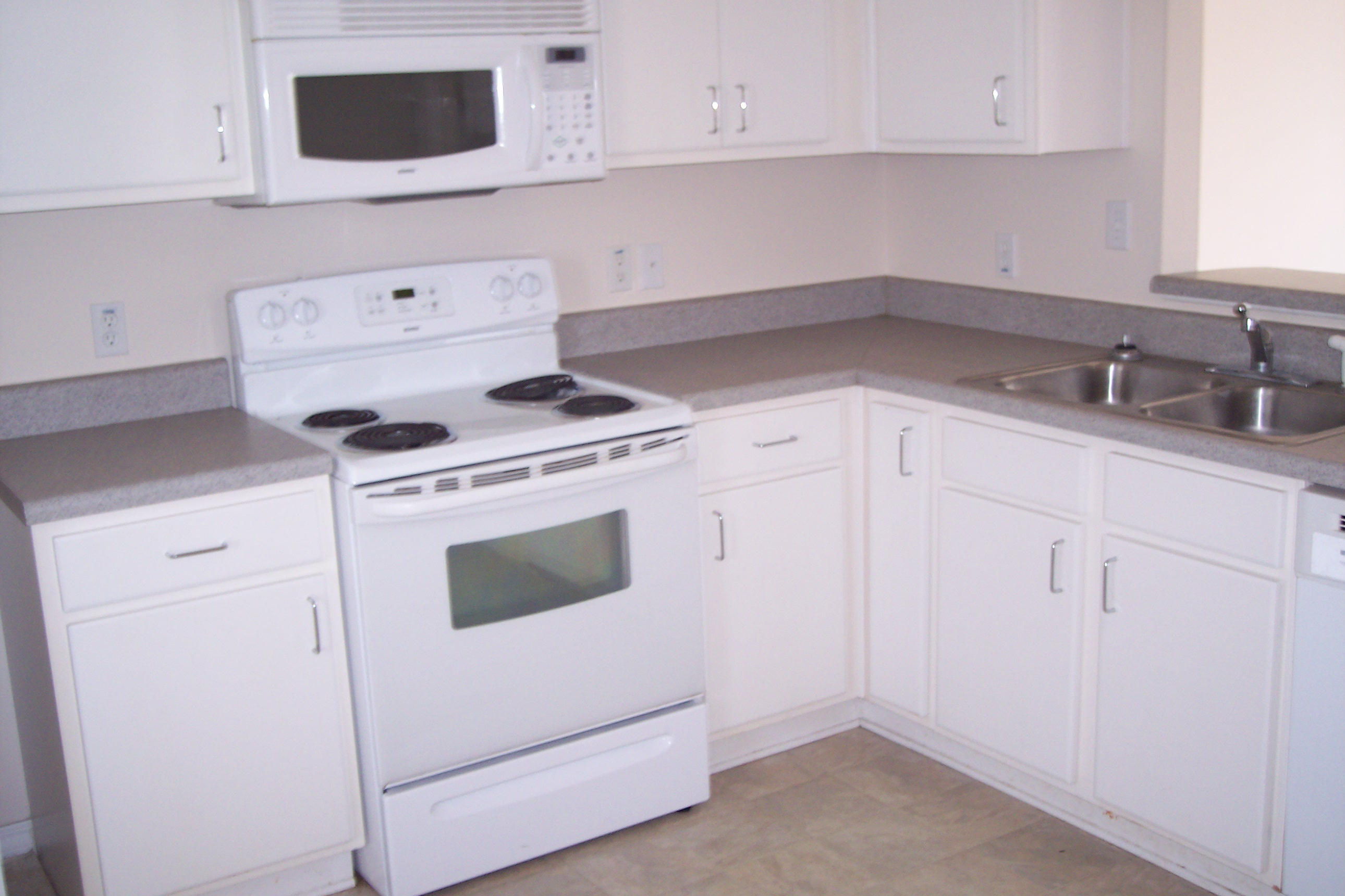 COLLEGE COURTYARD APARTMENTS - Residential Lease