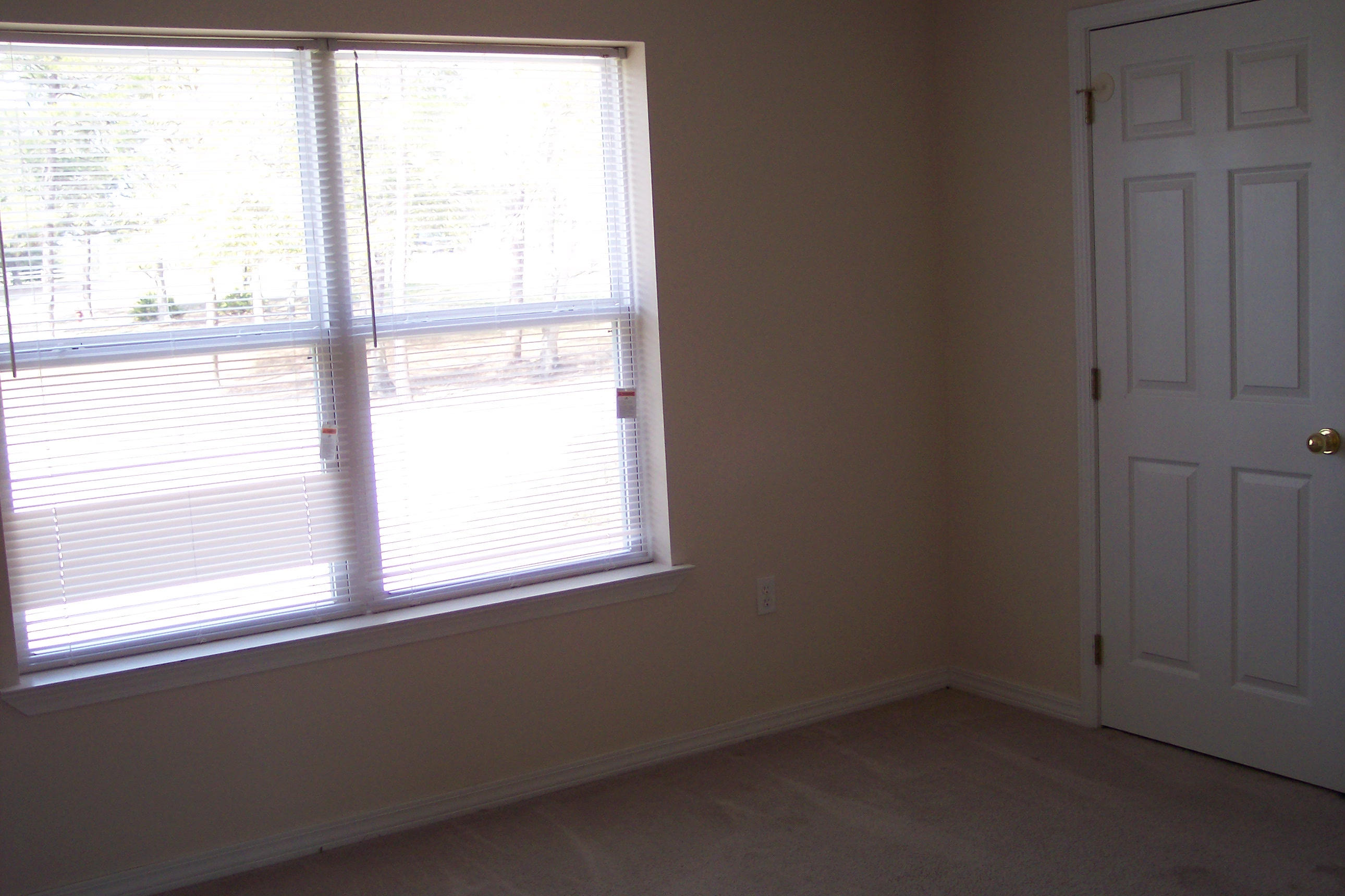 COLLEGE COURTYARD APARTMENTS - Residential Lease