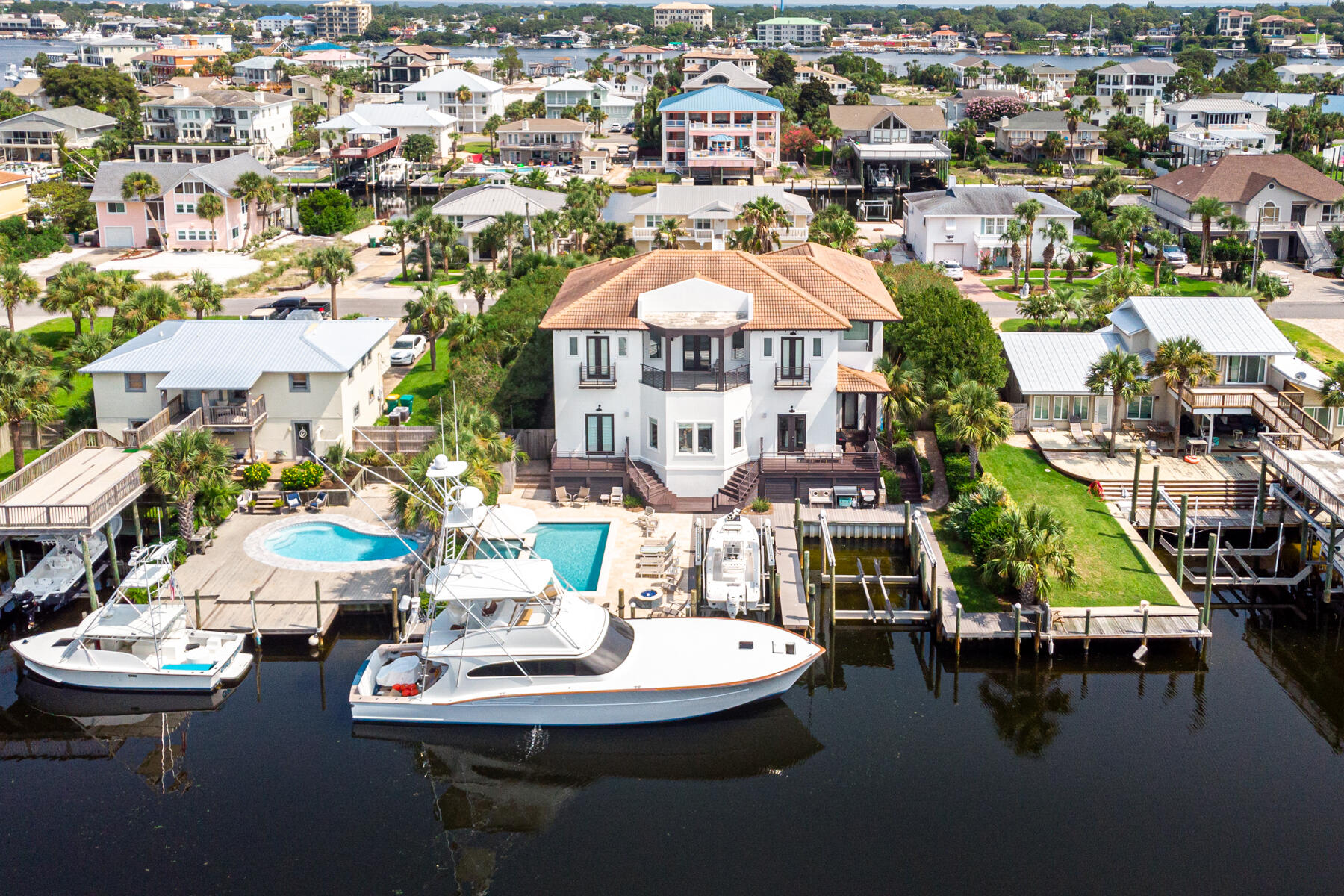 HOLIDAY ISLE - Residential