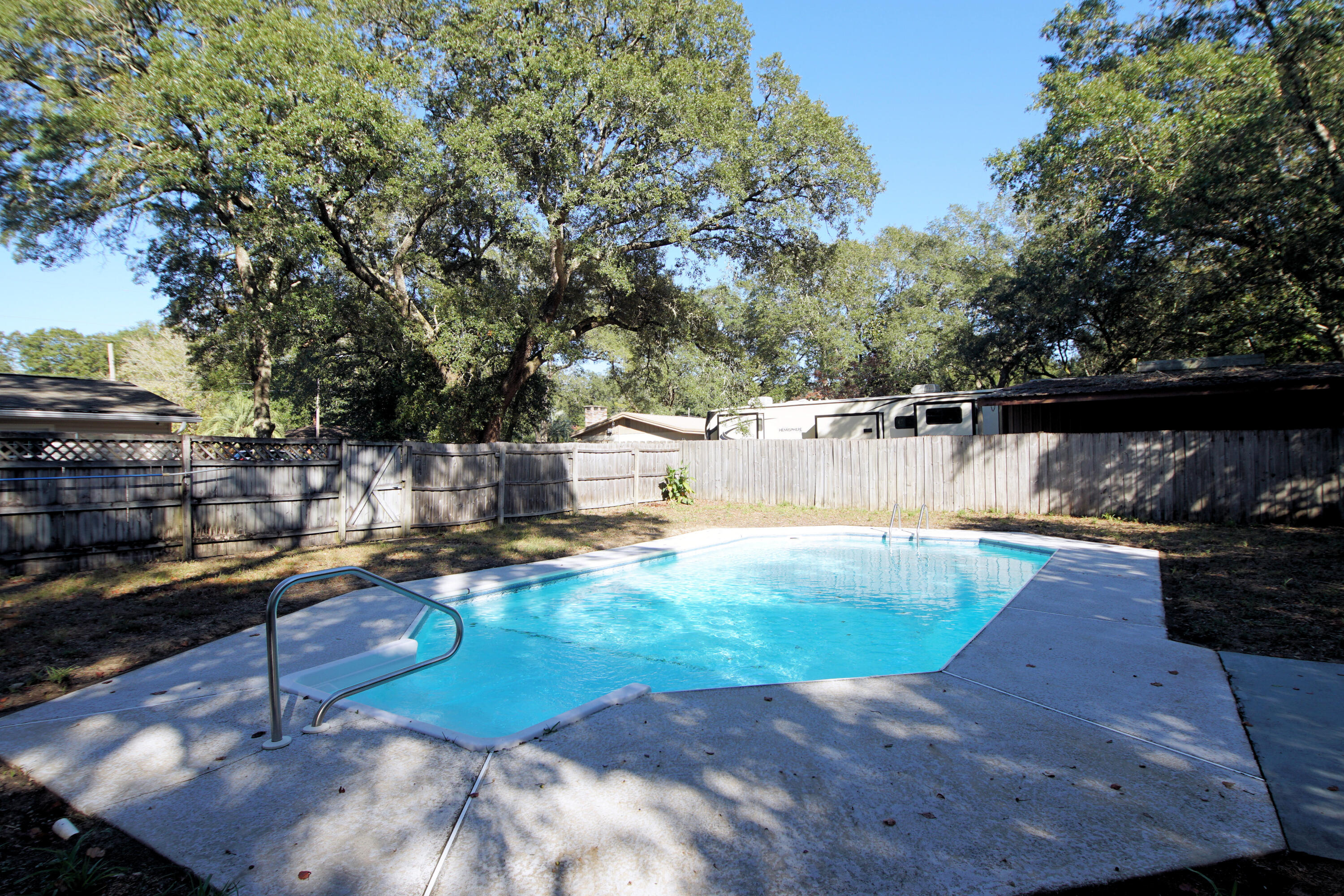 PINECREST HILLS - Residential