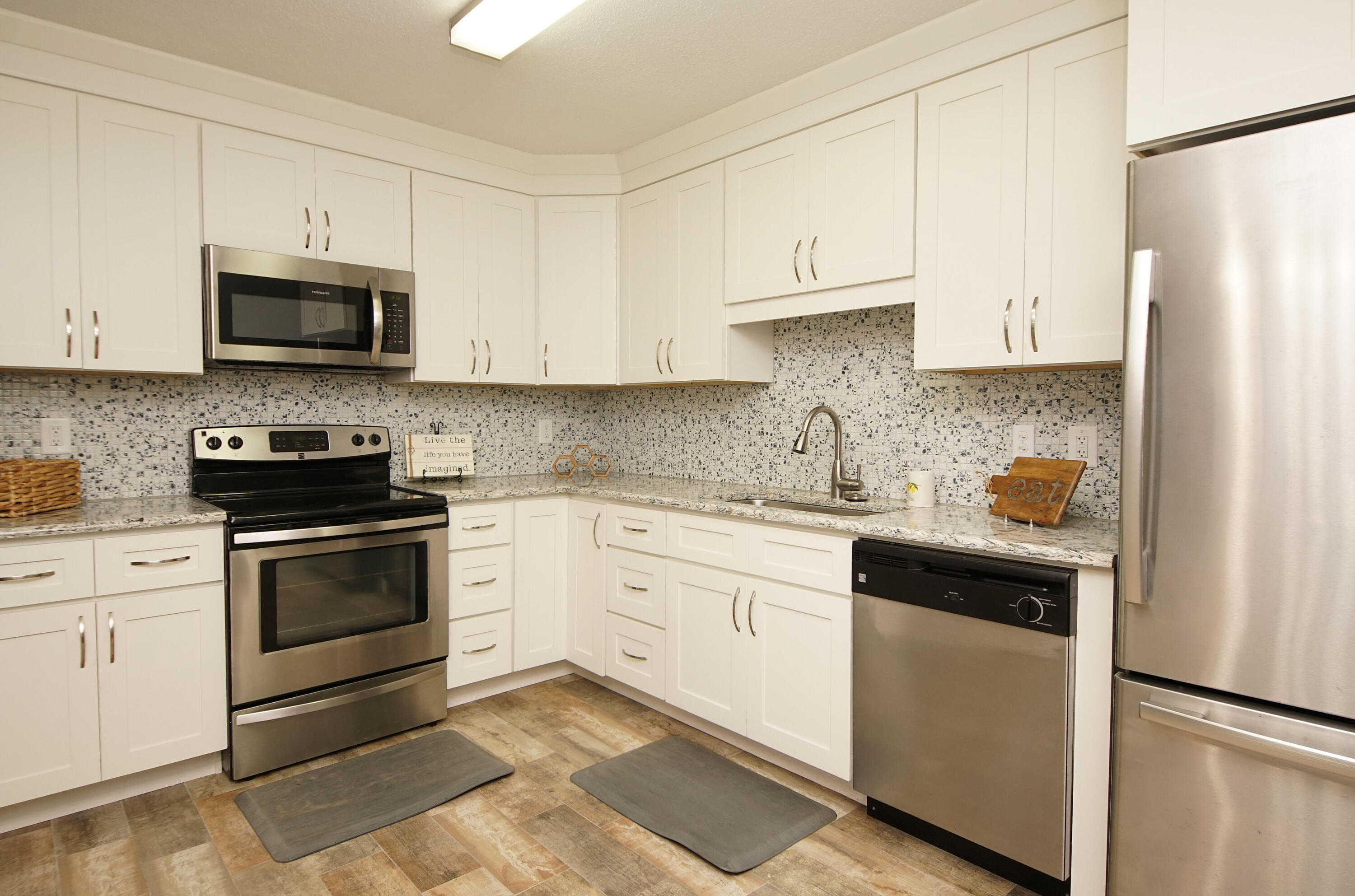 PINECREST HILLS - Residential