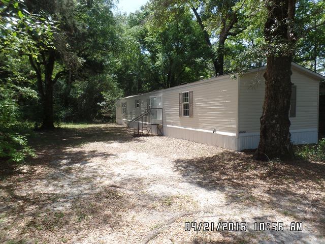 REO- Quaint 3 Bed 2 Bath home located on a beautiful lot. Don't miss out on this awesome opportunity!