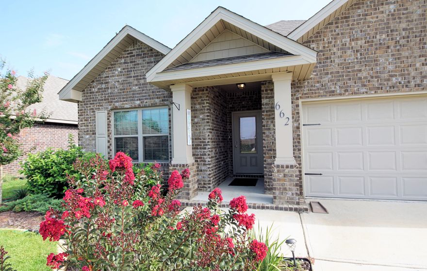 This charming home is in the wonderful Redstone Commons neighborhood. This location is perfect for travel to any of the 3 bases in the area as well the emerald coast beaches, FWB, Destin & Niceville. The 3 bedroom 2 bath home is perfect for an active family with the large kitchen open to both the family room and dining area.The open kitchen showcases a large center island, stainless appliances and granite counters throughout. The Great Room features a double trey ceiling and a modern entertainment center. The Dining Area is spacious and works in well with great room & kitchen overlooking the backyard.The Master suite is very generous with a trey ceiling adding elegance to the room with a spa like bathroom featuring a tiled shower, soaking tub, double sink vanity and large walk in closet.