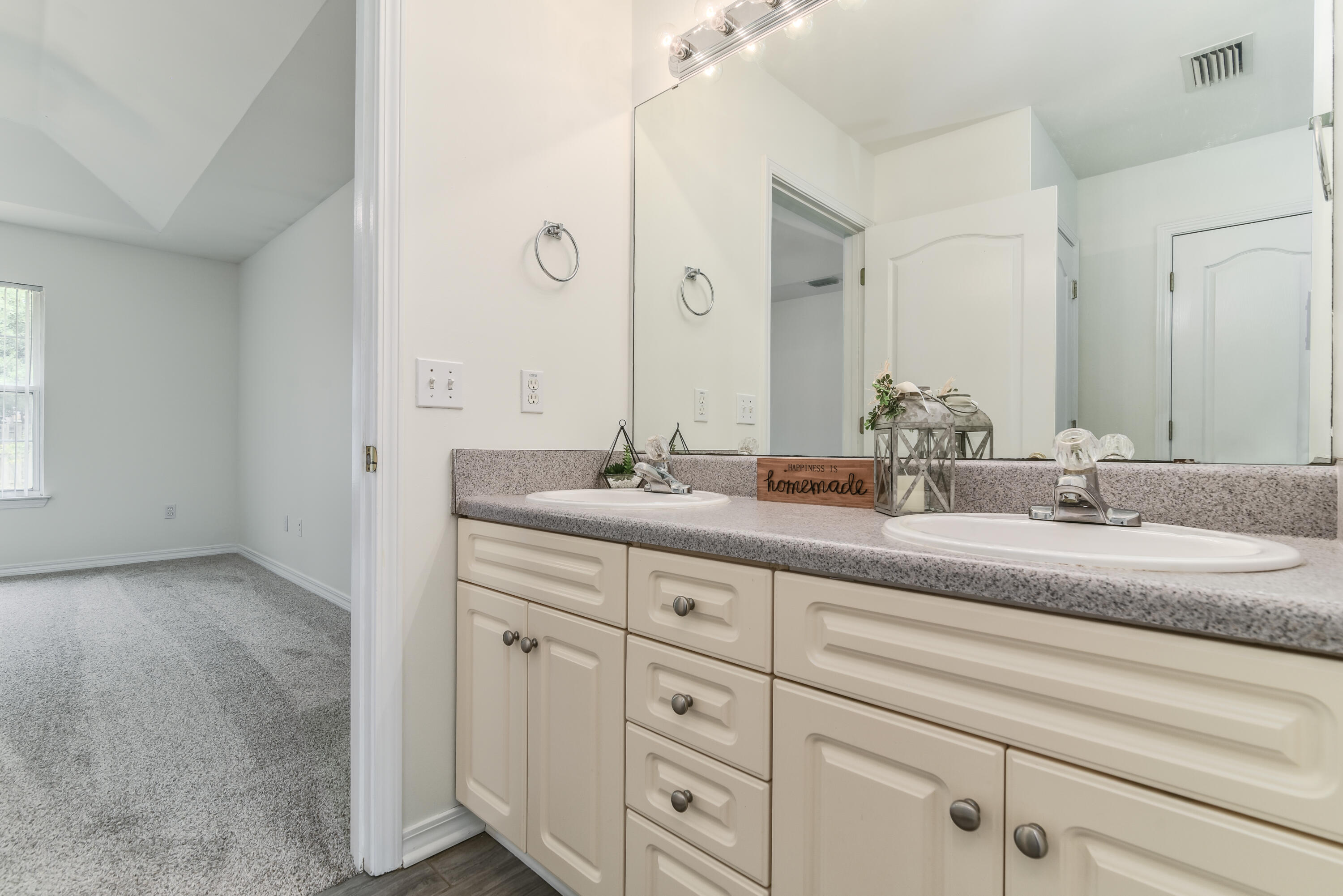 HOLLEY BY THE SEA - Residential