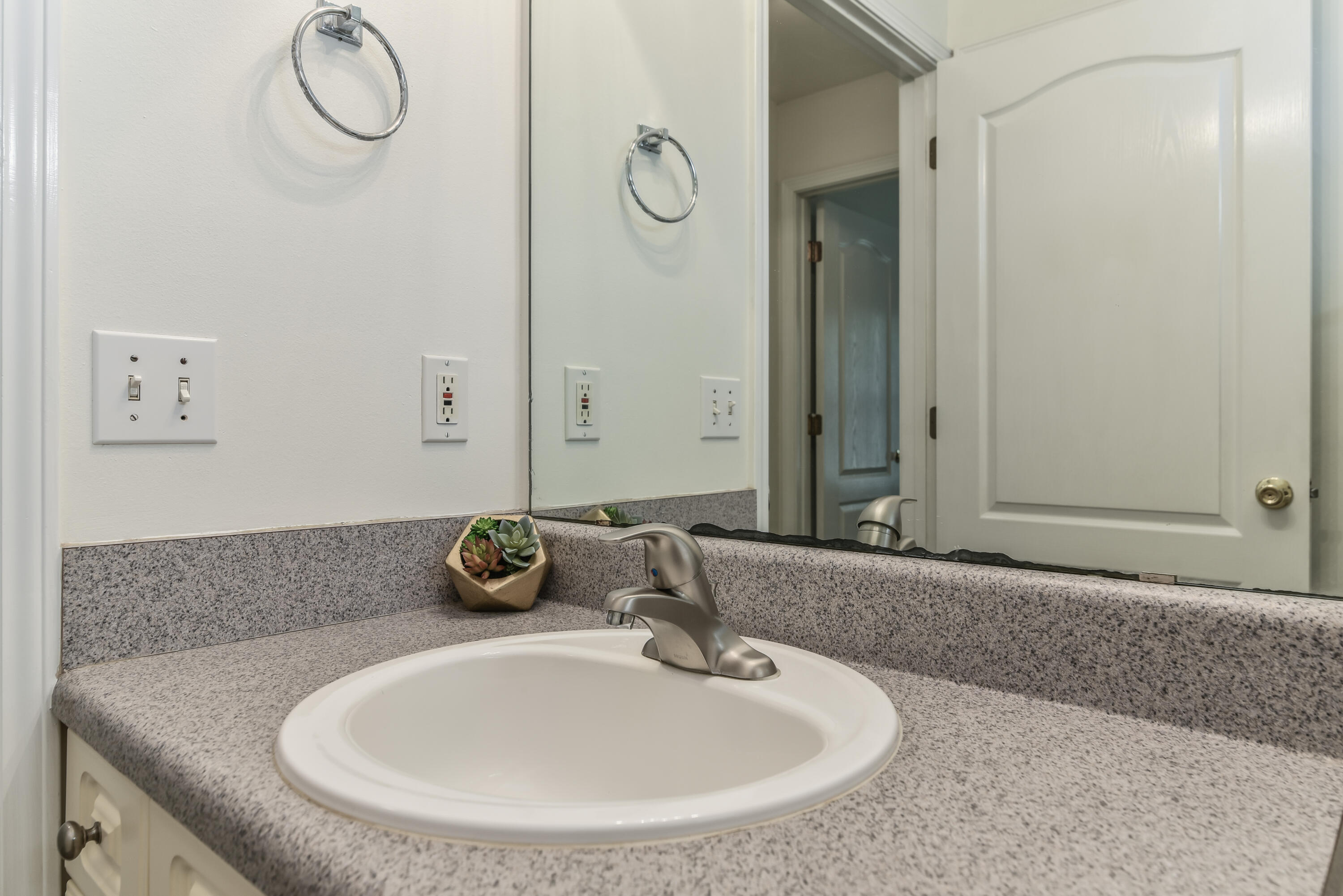 HOLLEY BY THE SEA - Residential