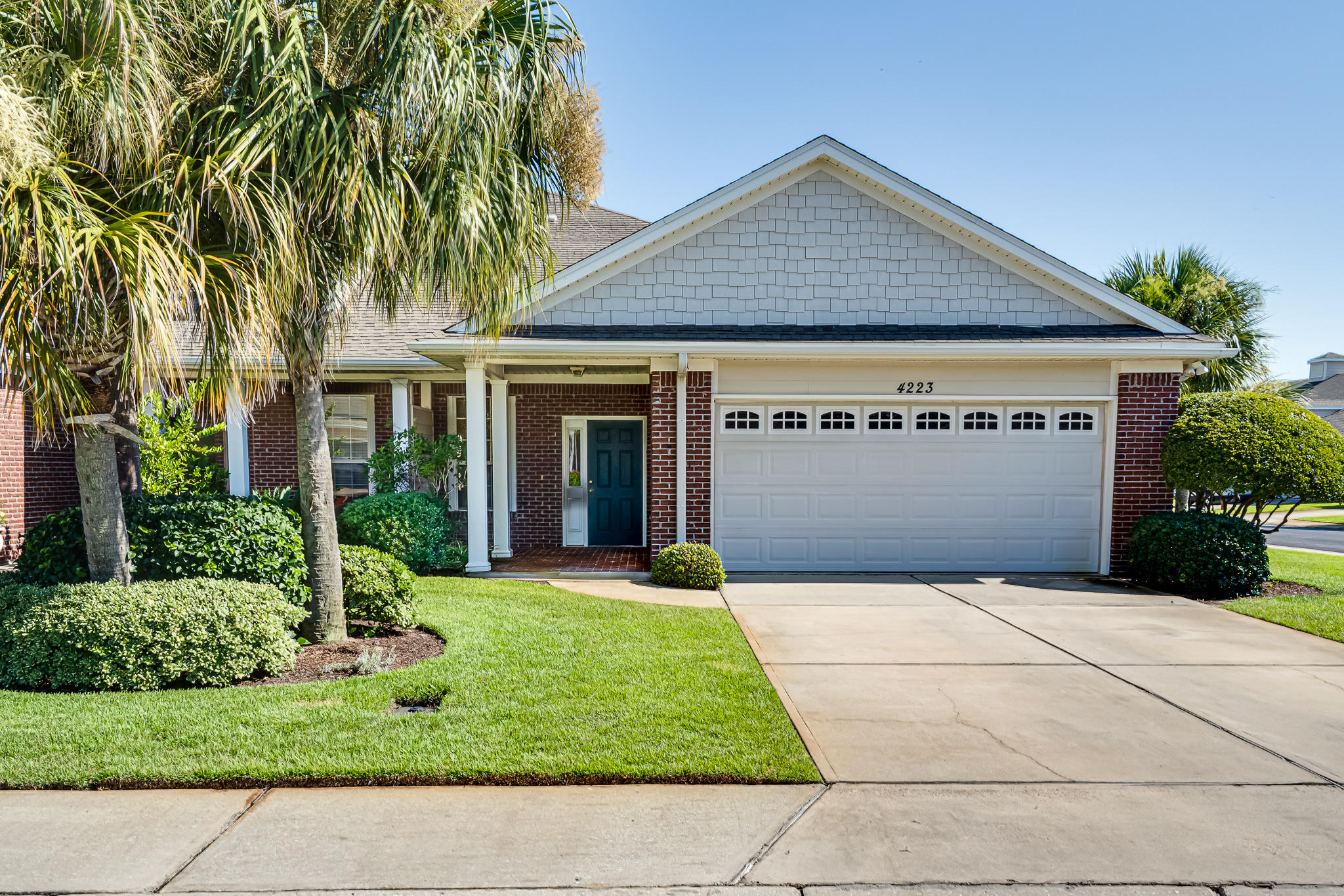 Highly sough after townhome located in Diamond Lakes. All in one level with a two car garage. There are three bedrooms, two bathrooms and a screened in back porch. The living room has a gas fireplace with nice wood shelving surrounding it. The kitchen, living room area and dinning space provide an open floor plan that makes it the perfect space for entertaining. Enjoy the convenience of being in the heart of Destin. Close to shopping, restaurants and only minutes from the beach.