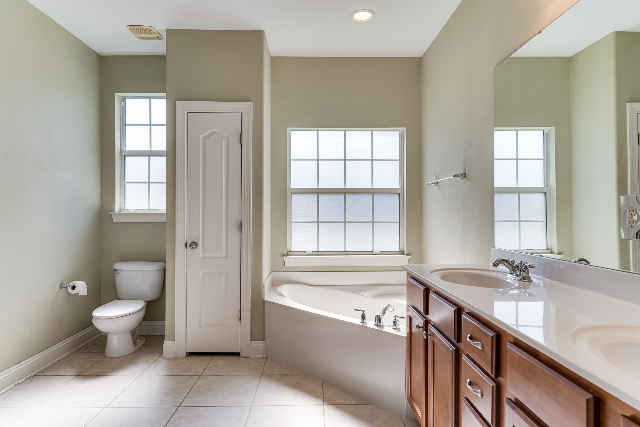 DIAMOND LAKES - Residential