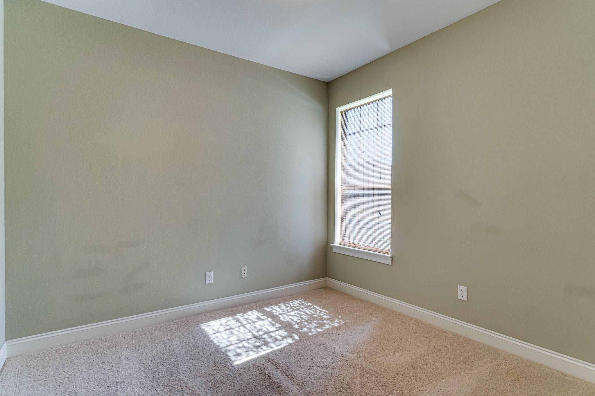 DIAMOND LAKES - Residential