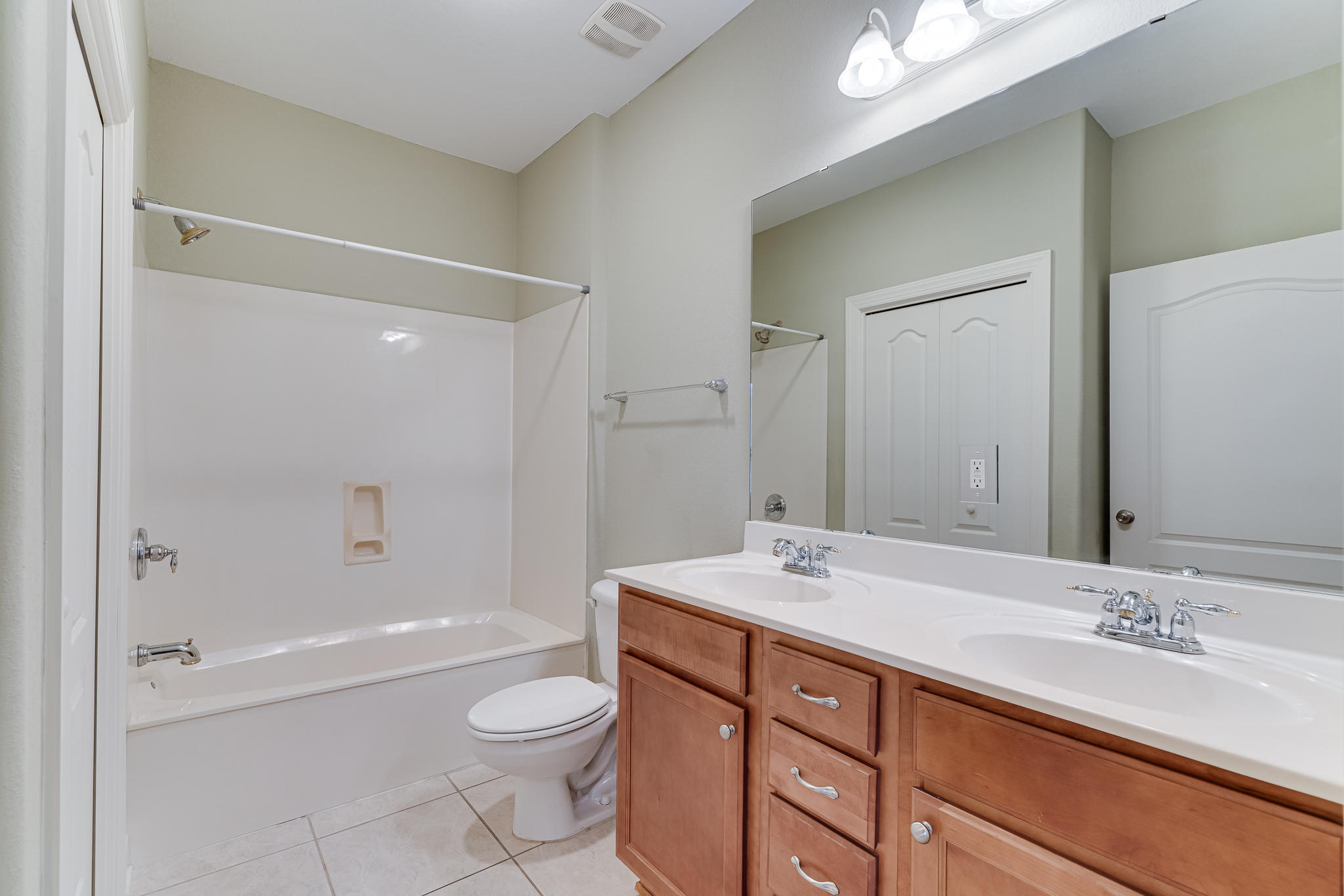 DIAMOND LAKES - Residential