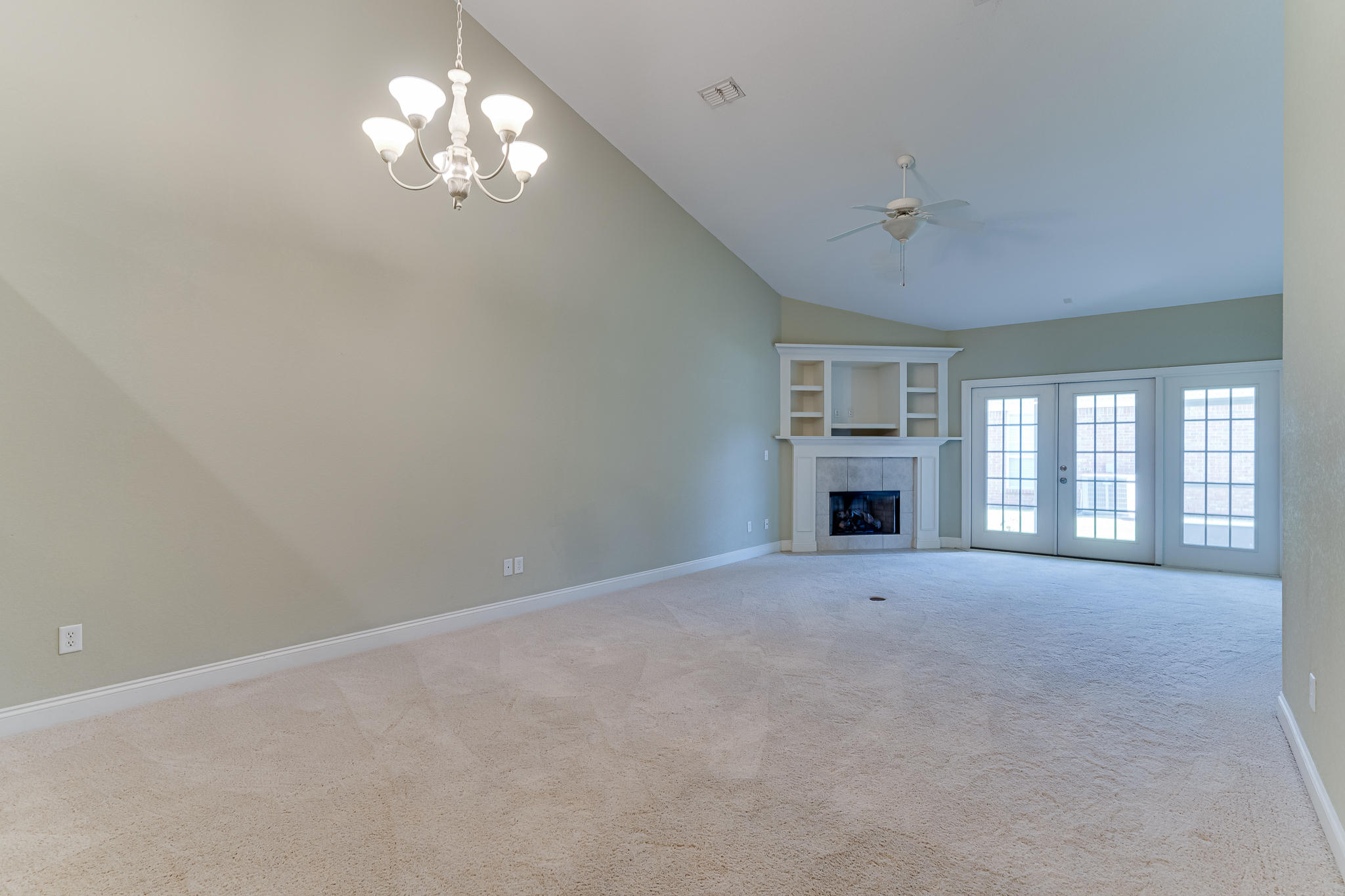 DIAMOND LAKES - Residential