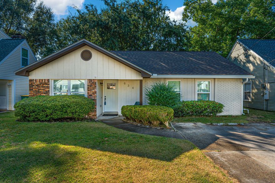 Move in perfection! Stunning updates everywhere you look! Roof is 2021, AC is 2021, Hot water heater is 2021! This one level home is has NO HOA fees and is located in the heart of FWB. As you step inside you will love the flooring, with neutral beach tones. The living room features vaulted ceiling with accent beam, fireplace, and French doors. The light and bright kitchen has soothing cabinets in trendy grey tone, tile floors, tile backsplash, granite counters, and eat in area. Both full bathrooms have renovated vanities with granite, flooring, toilets, and bathtubs/shower combos. Ceiling fans and neutral colors throughout the property. The backyard is privacy fenced and features additional storage for all your needs.