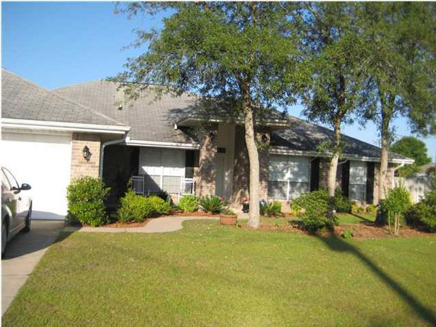 Nice 4.2.2 ready for a new tenant. Immaculate condition, move in ready. Small pet with owner approval. Security deposit, non refundable pet fee, application fee, background check