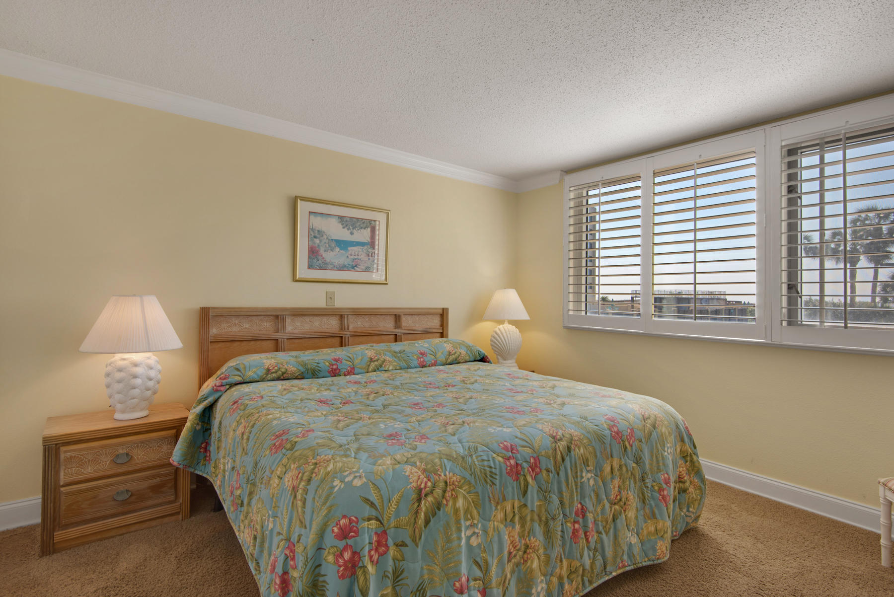 ISLANDER CONDO - Residential