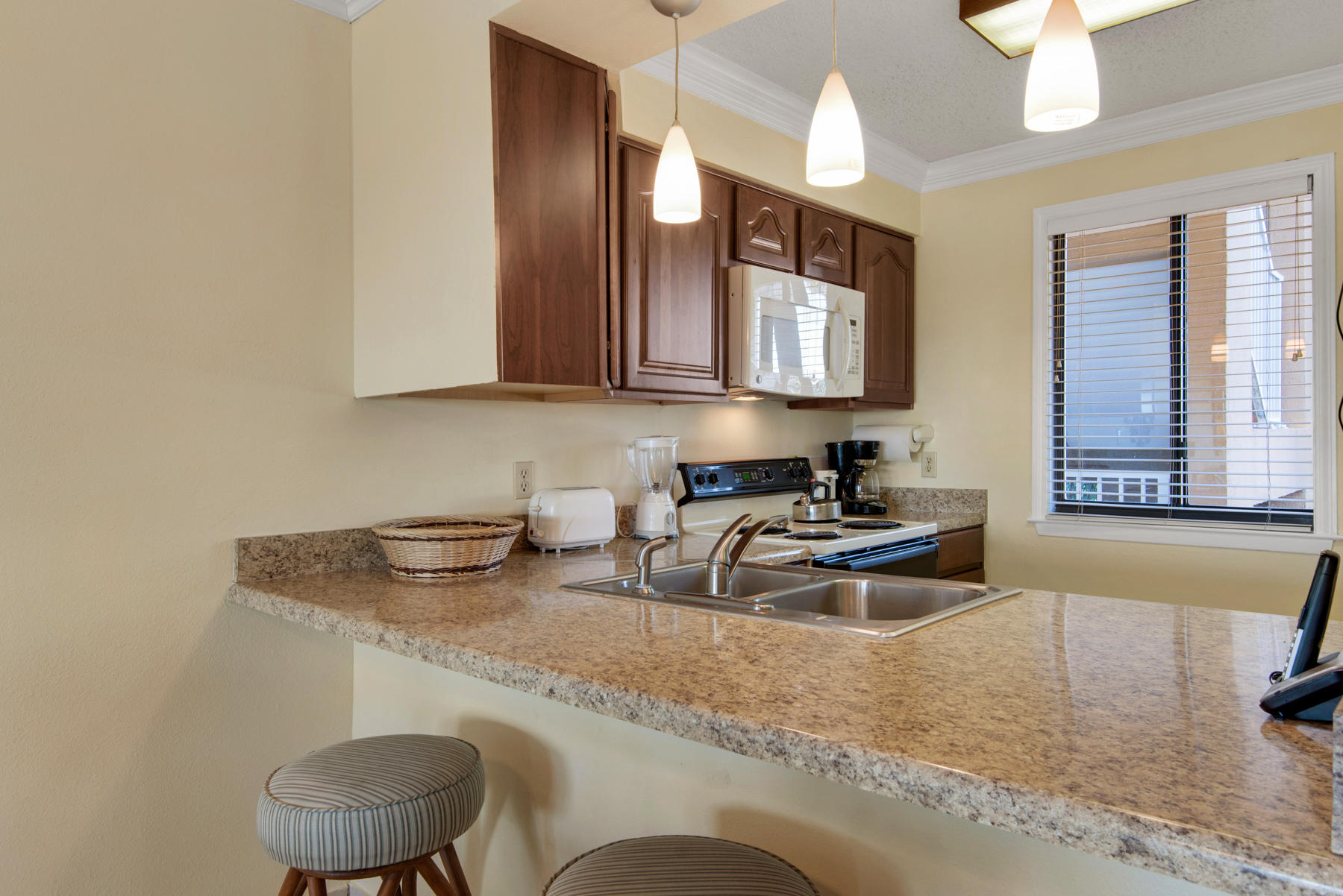 ISLANDER CONDO - Residential