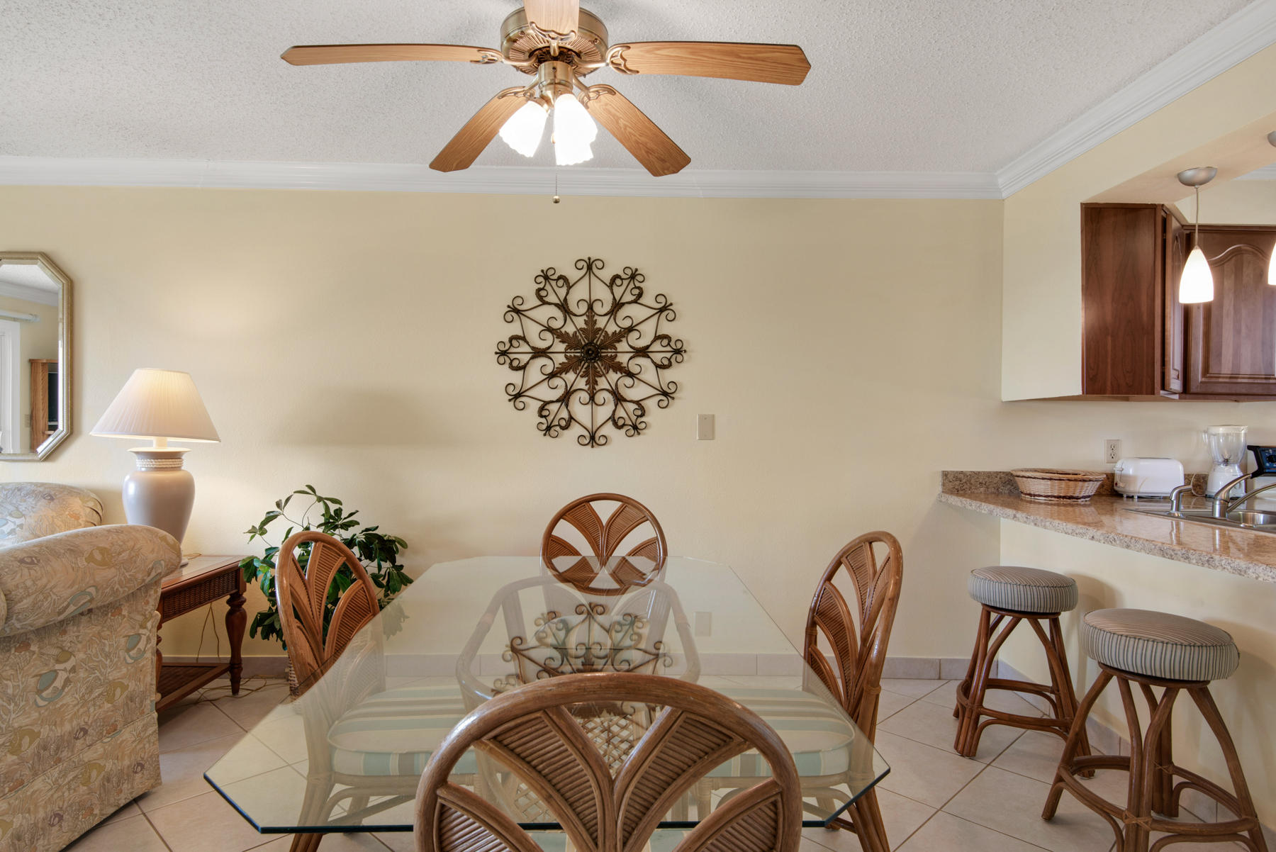 ISLANDER CONDO - Residential