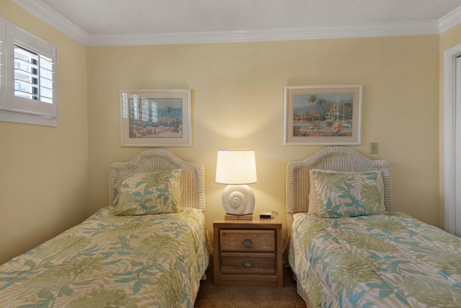 ISLANDER CONDO - Residential