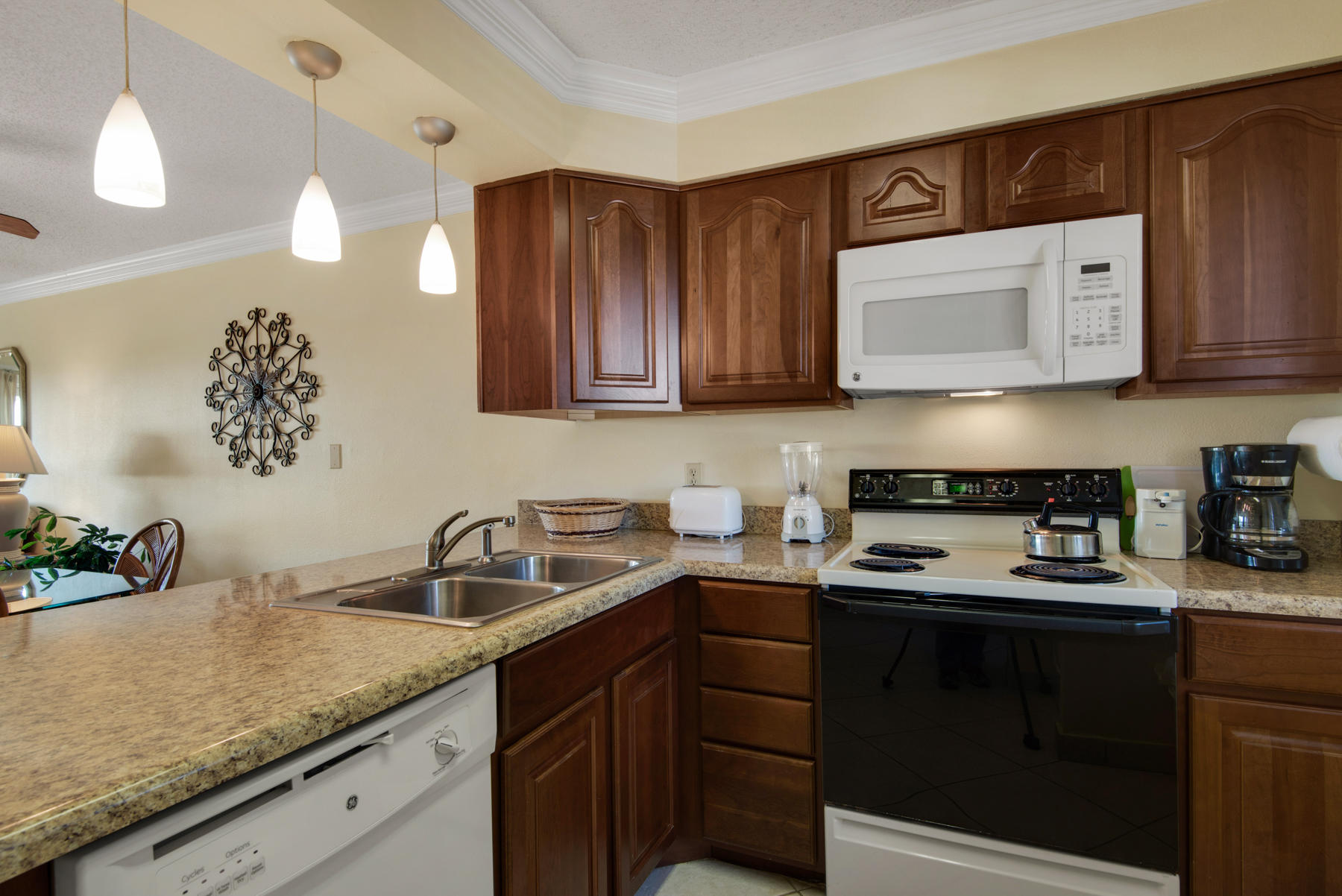 ISLANDER CONDO - Residential