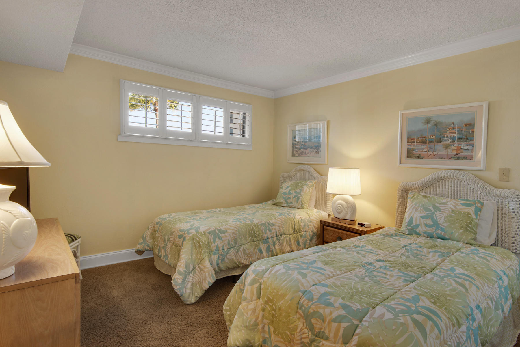 ISLANDER CONDO - Residential