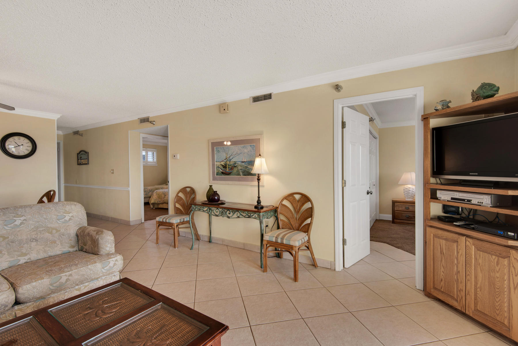 ISLANDER CONDO - Residential