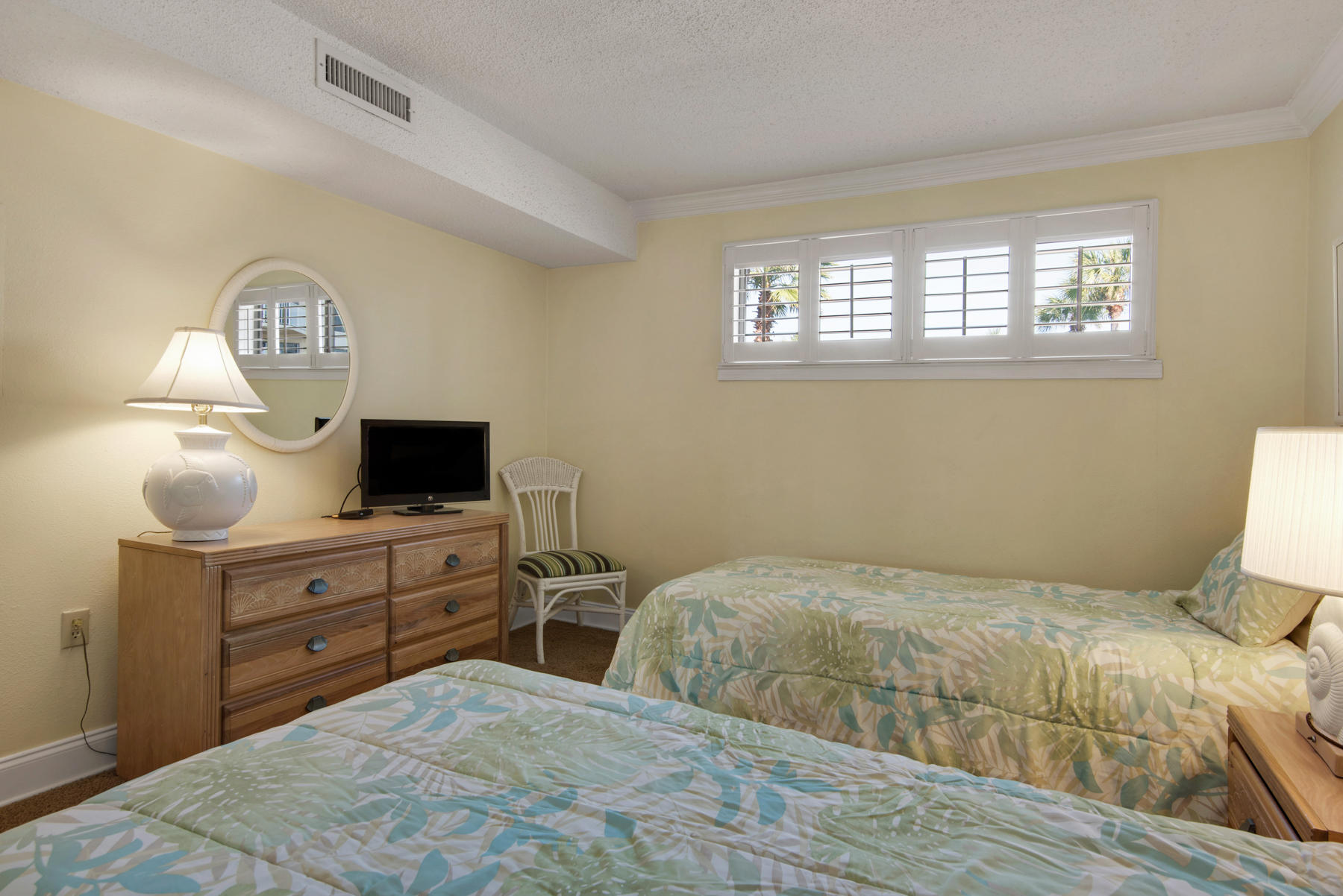 ISLANDER CONDO - Residential