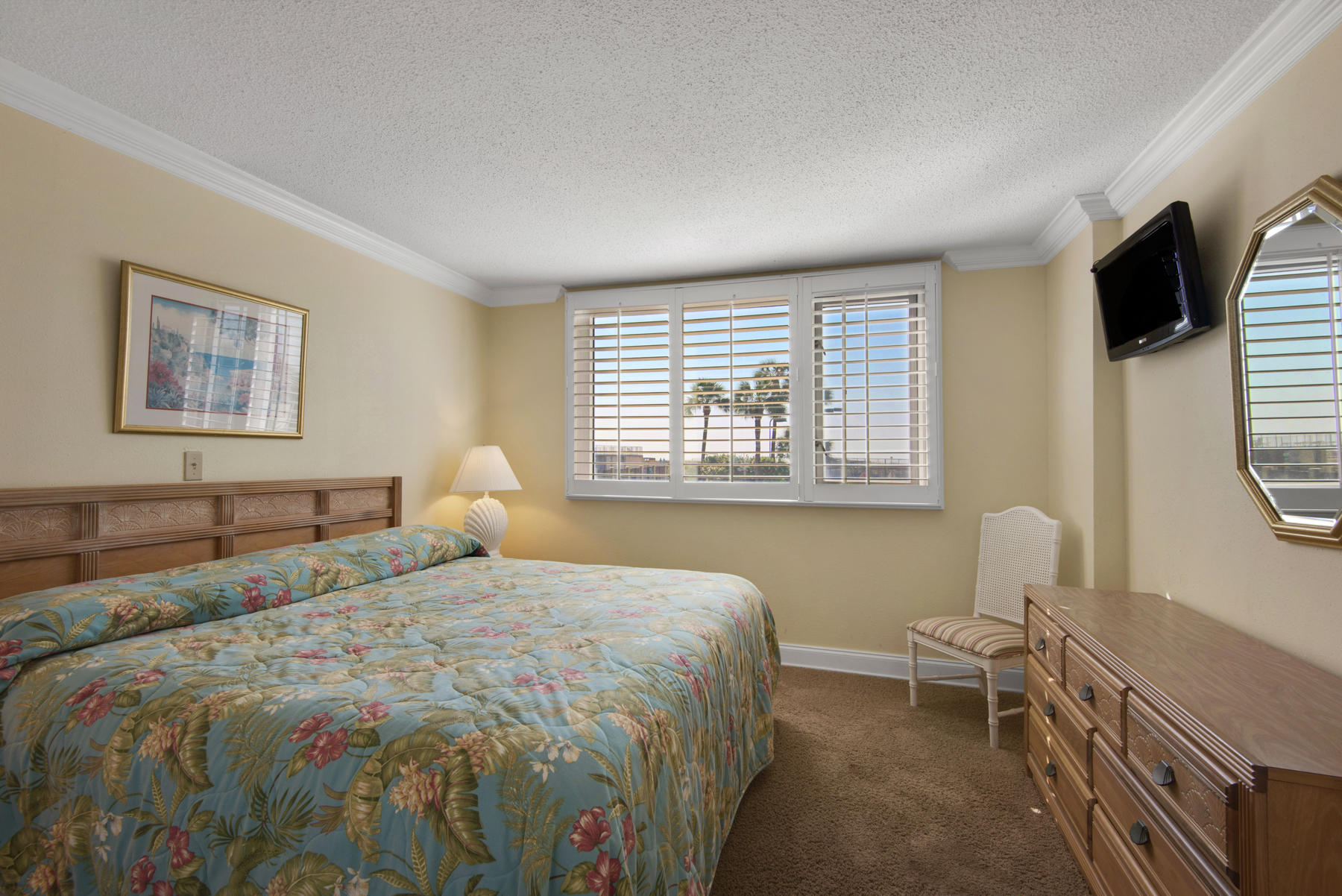 ISLANDER CONDO - Residential