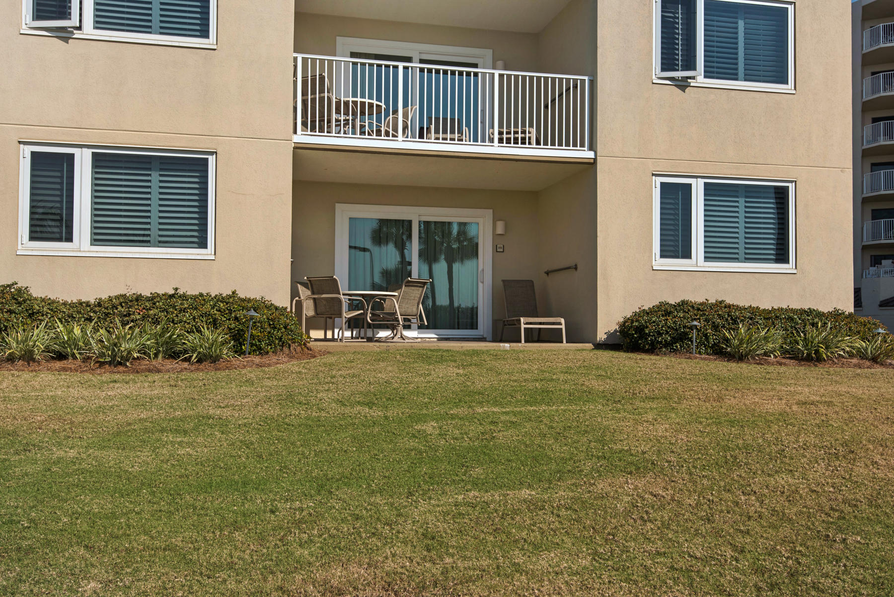 ISLANDER CONDO - Residential