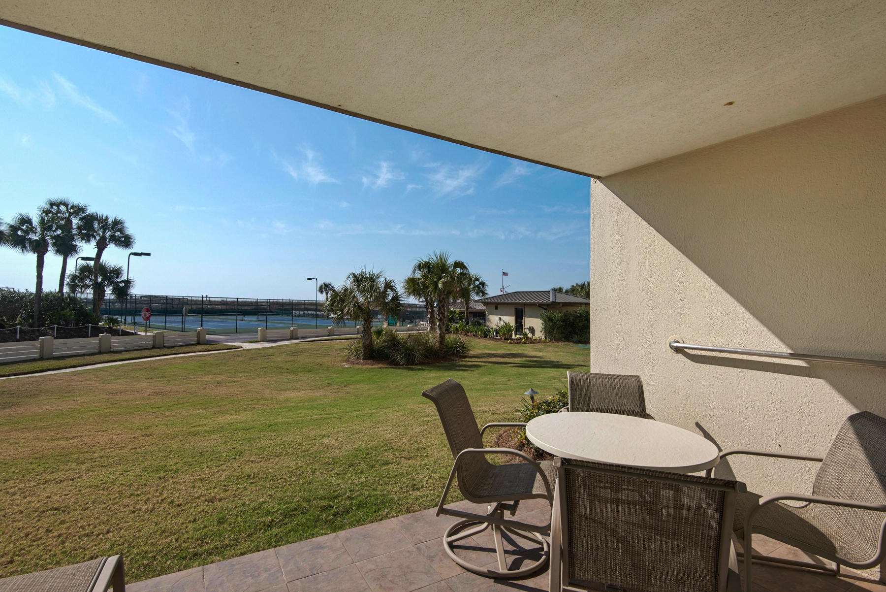 ISLANDER CONDO - Residential