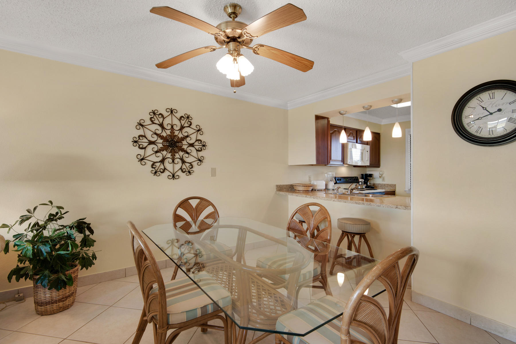 ISLANDER CONDO - Residential