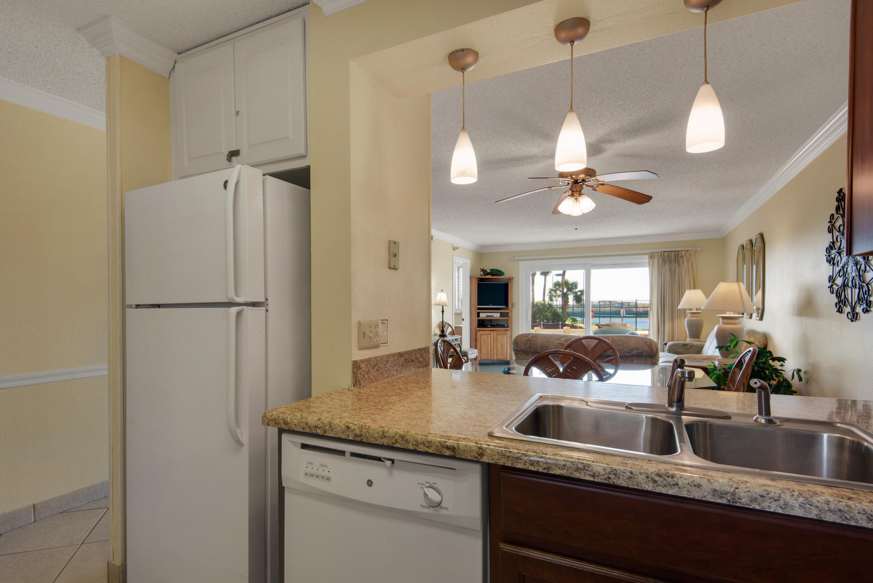 ISLANDER CONDO - Residential