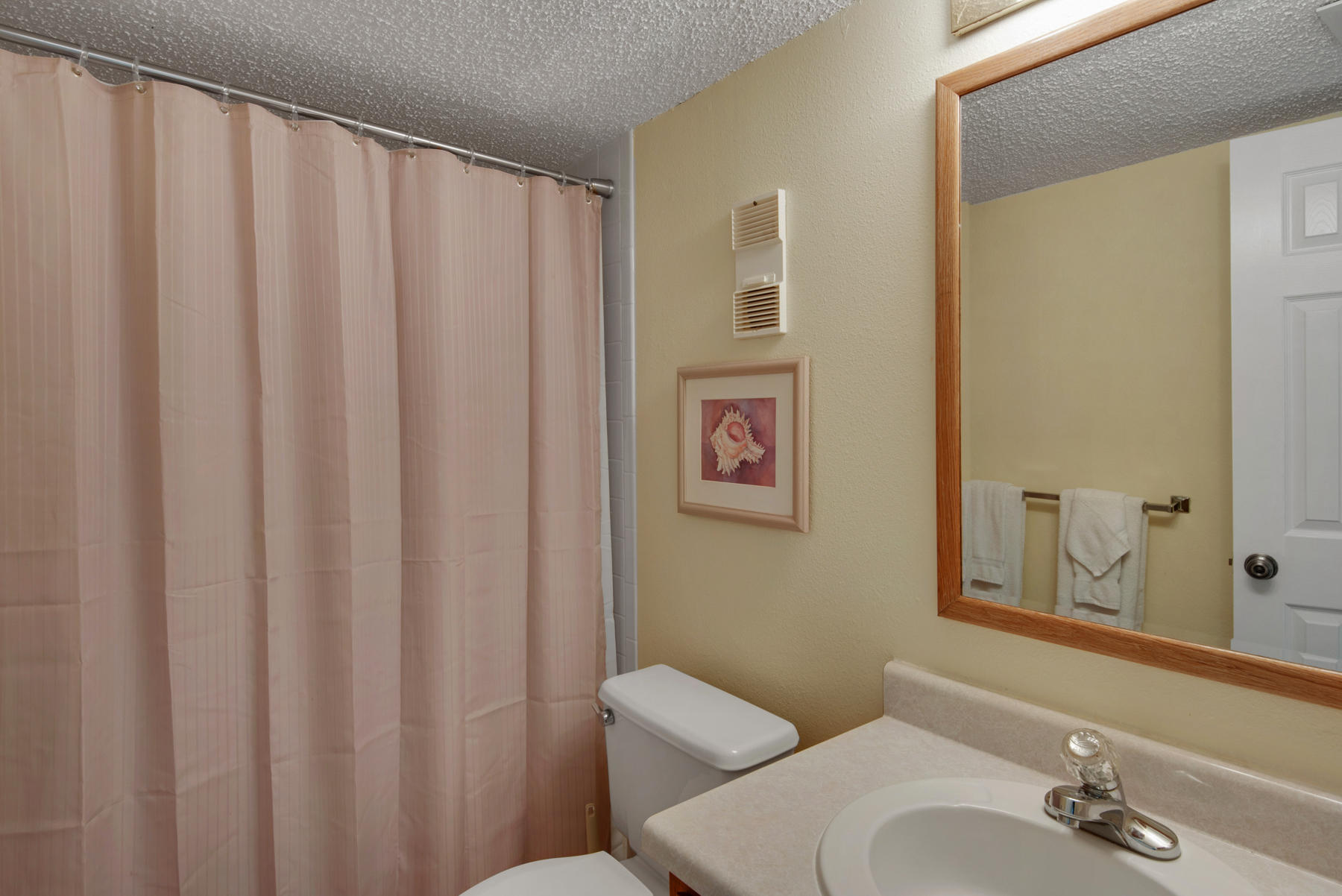 ISLANDER CONDO - Residential