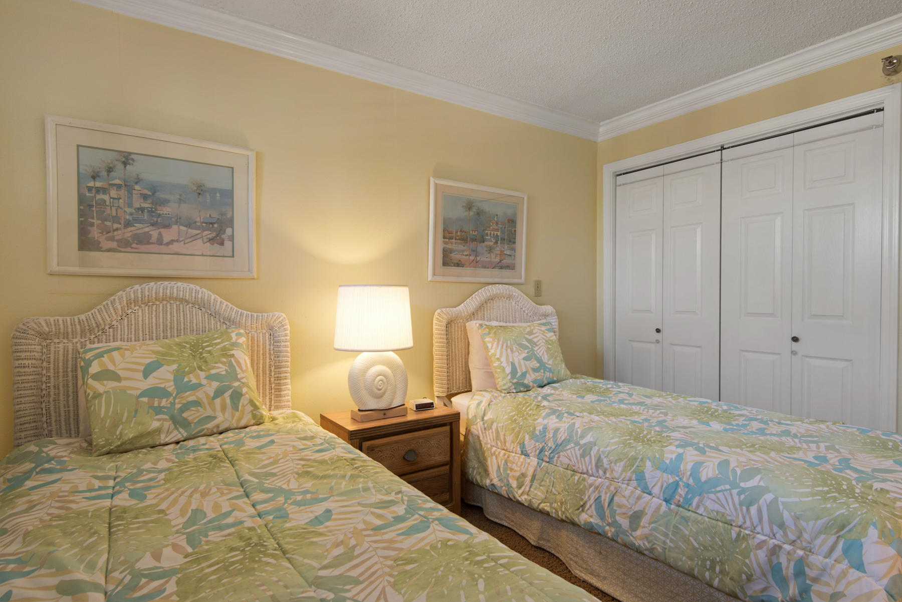 ISLANDER CONDO - Residential