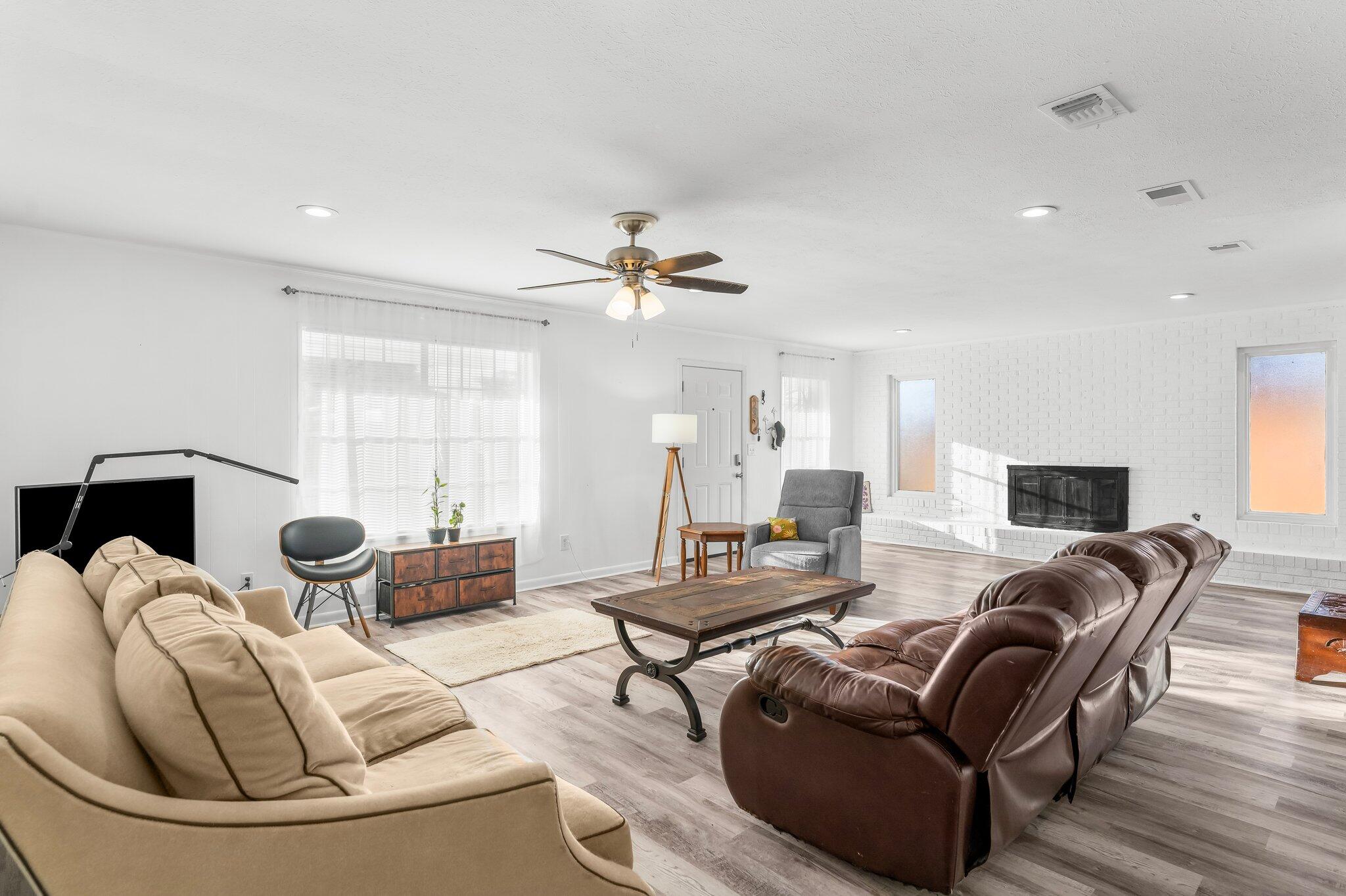 IMPERIAL OAKS - Residential