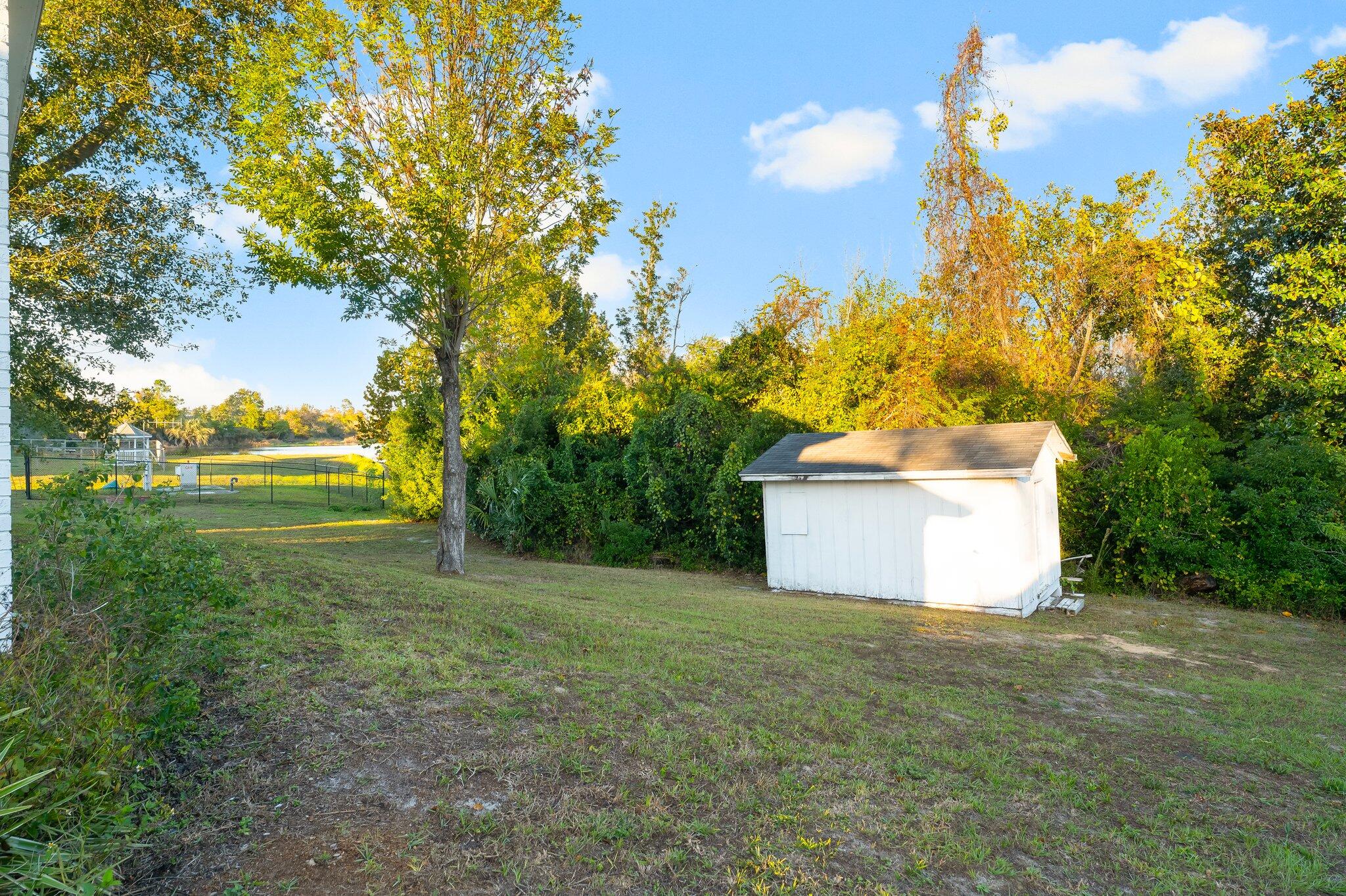 IMPERIAL OAKS - Residential