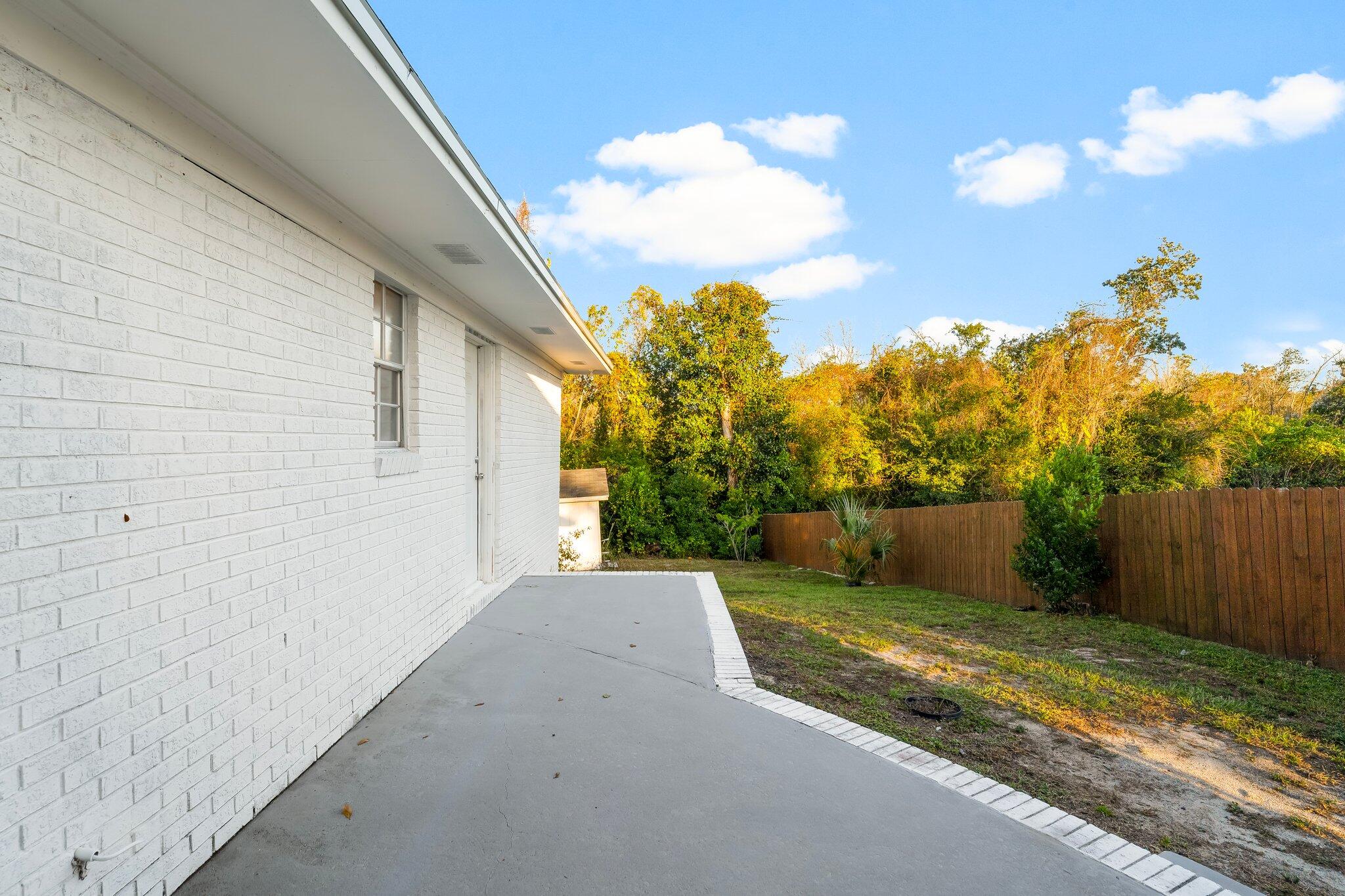 IMPERIAL OAKS - Residential