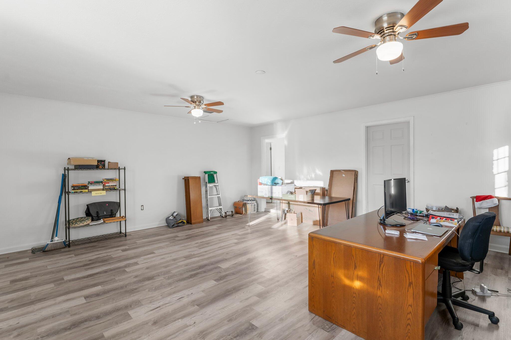 IMPERIAL OAKS - Residential