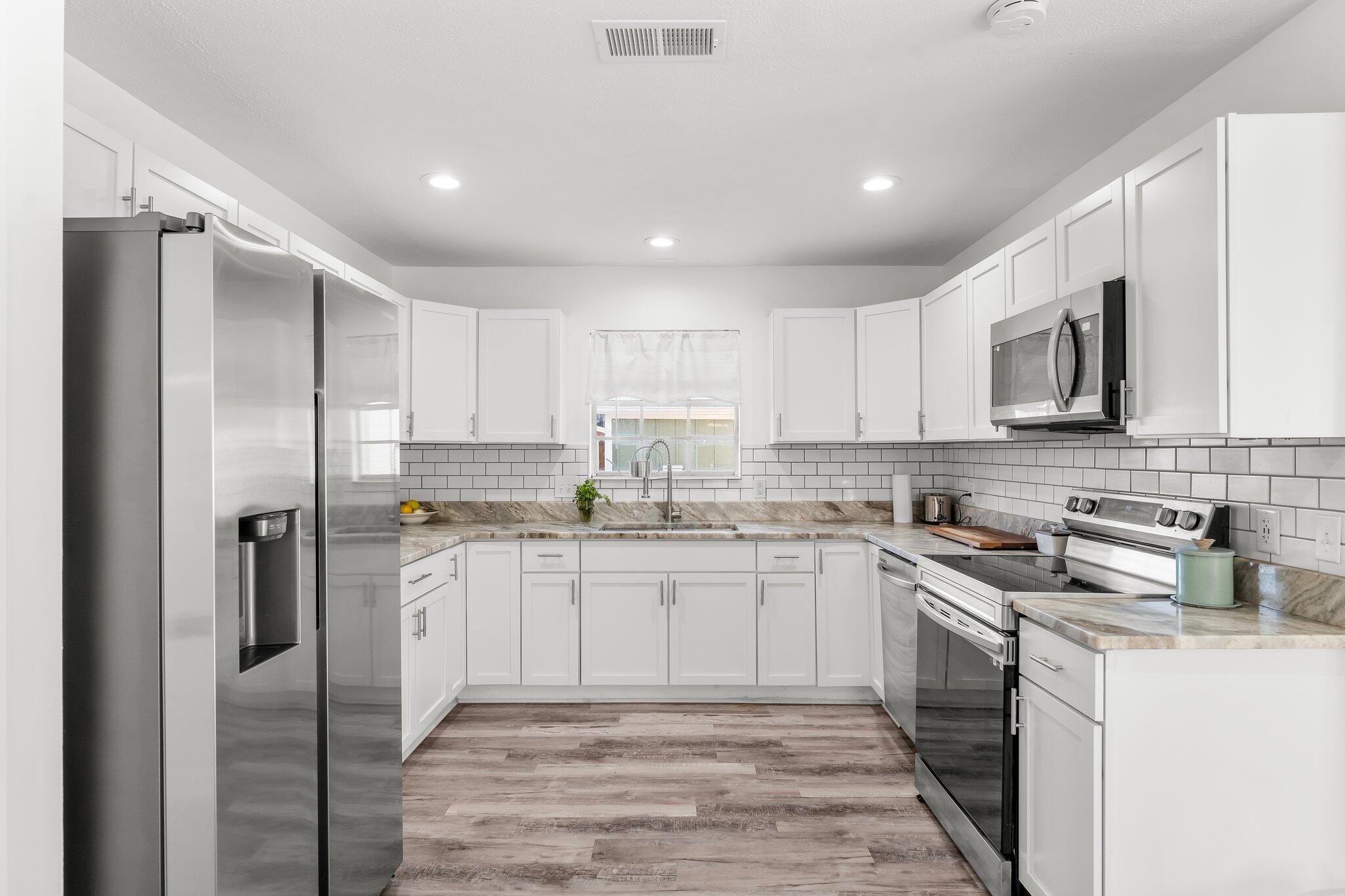 IMPERIAL OAKS - Residential