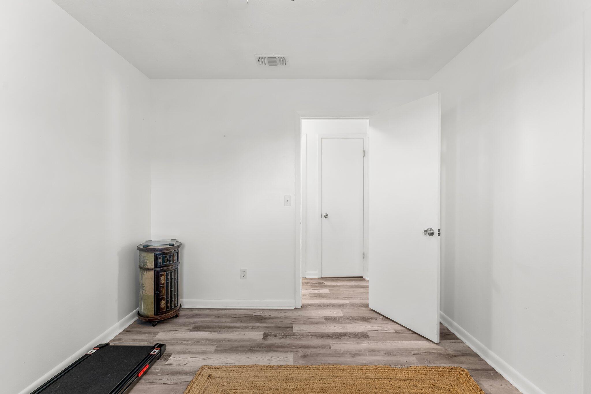 IMPERIAL OAKS - Residential